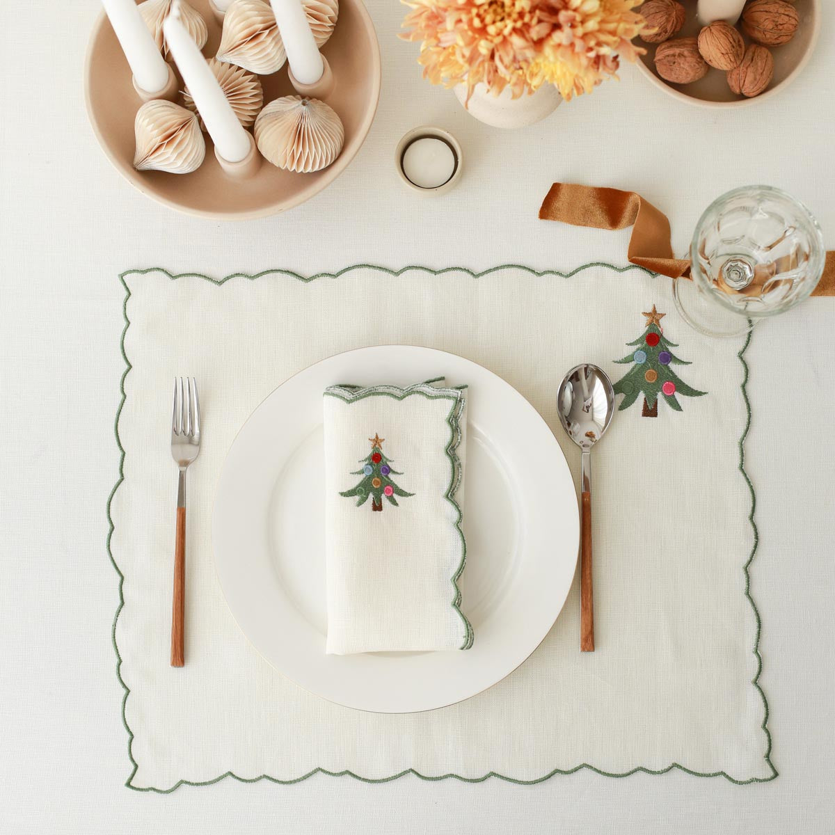 KM Home Collection-2'li Set Çam Ağacı İşlemeli Keten Amerikan Servis-Sunum Aksesuarları-1-Milagron.com