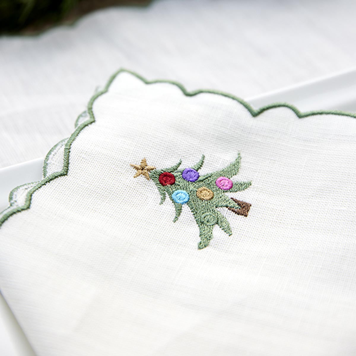 KM Home Collection-2'li Set Çam Ağacı İşlemeli Keten Amerikan Servis-Sunum Aksesuarları-2-Milagron.com