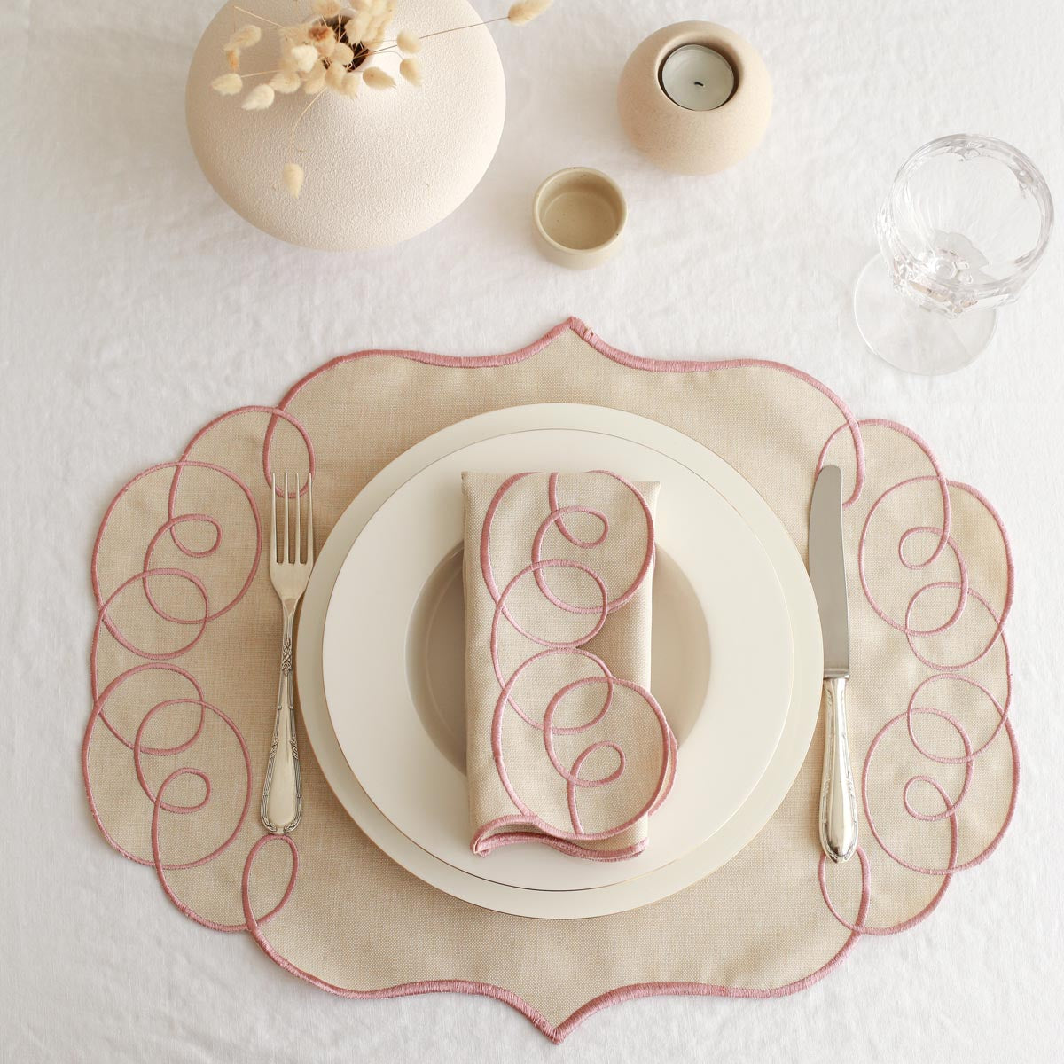 KM Home Collection-2'li Set Gül Kurusu İşlemeli Amerikan Servis-Sunum Aksesuarları-1-Milagron.com