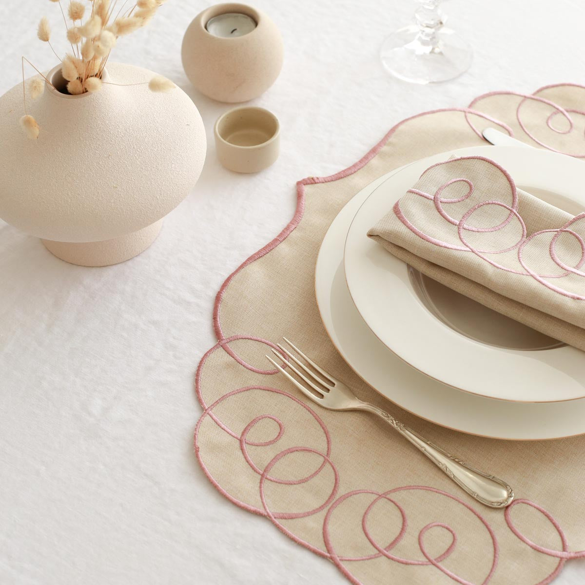 KM Home Collection-2'li Set Gül Kurusu İşlemeli Amerikan Servis-Sunum Aksesuarları-2-Milagron.com