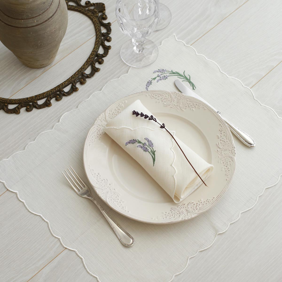 KM Home Collection-2'li Set Lavanta İşlemeli Keten Amerikan Servis-Sunum Aksesuarları-2-Milagron.com