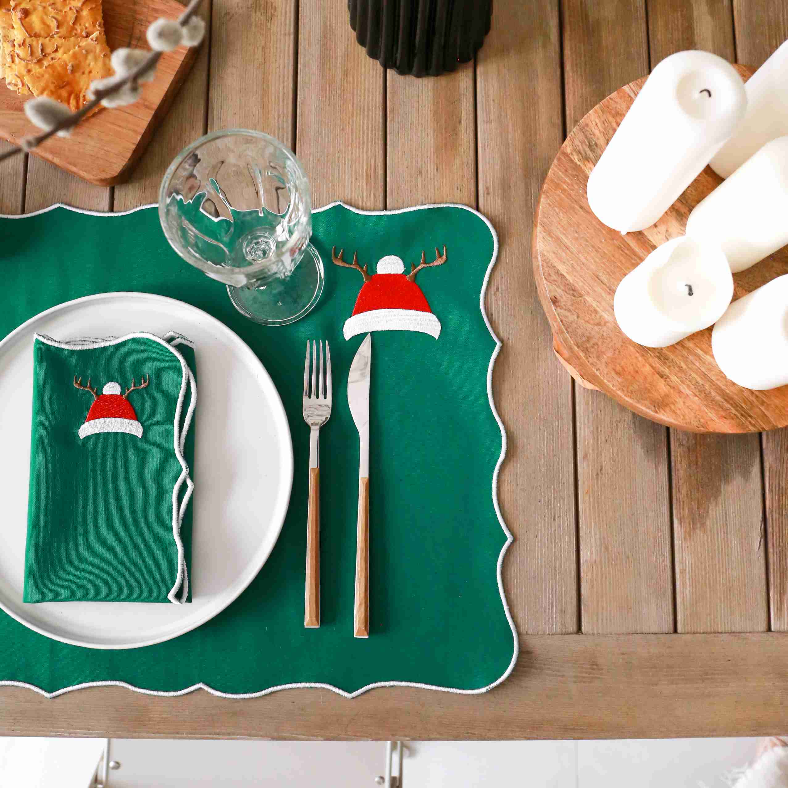 KM Home Collection-2'li Set Noel Şapkası Temalı Pamuk Amerikan Servis-Sunum Aksesuarları-3-Milagron.com