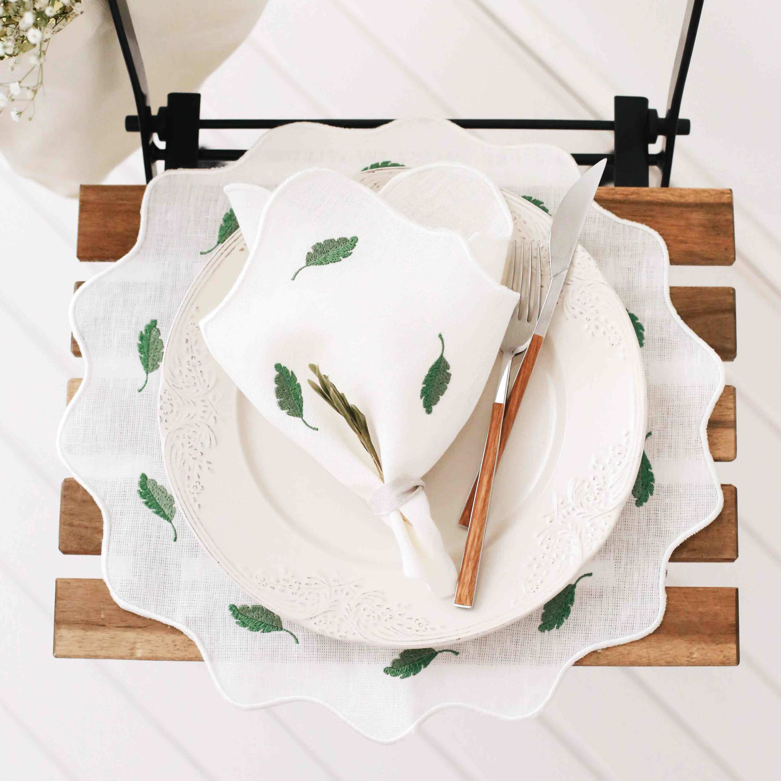 KM Home Collection-2'li Set Yaprak İşlemeli Yuvarlak Keten Amerikan Servis-Sunum Aksesuarları-2-Milagron.com