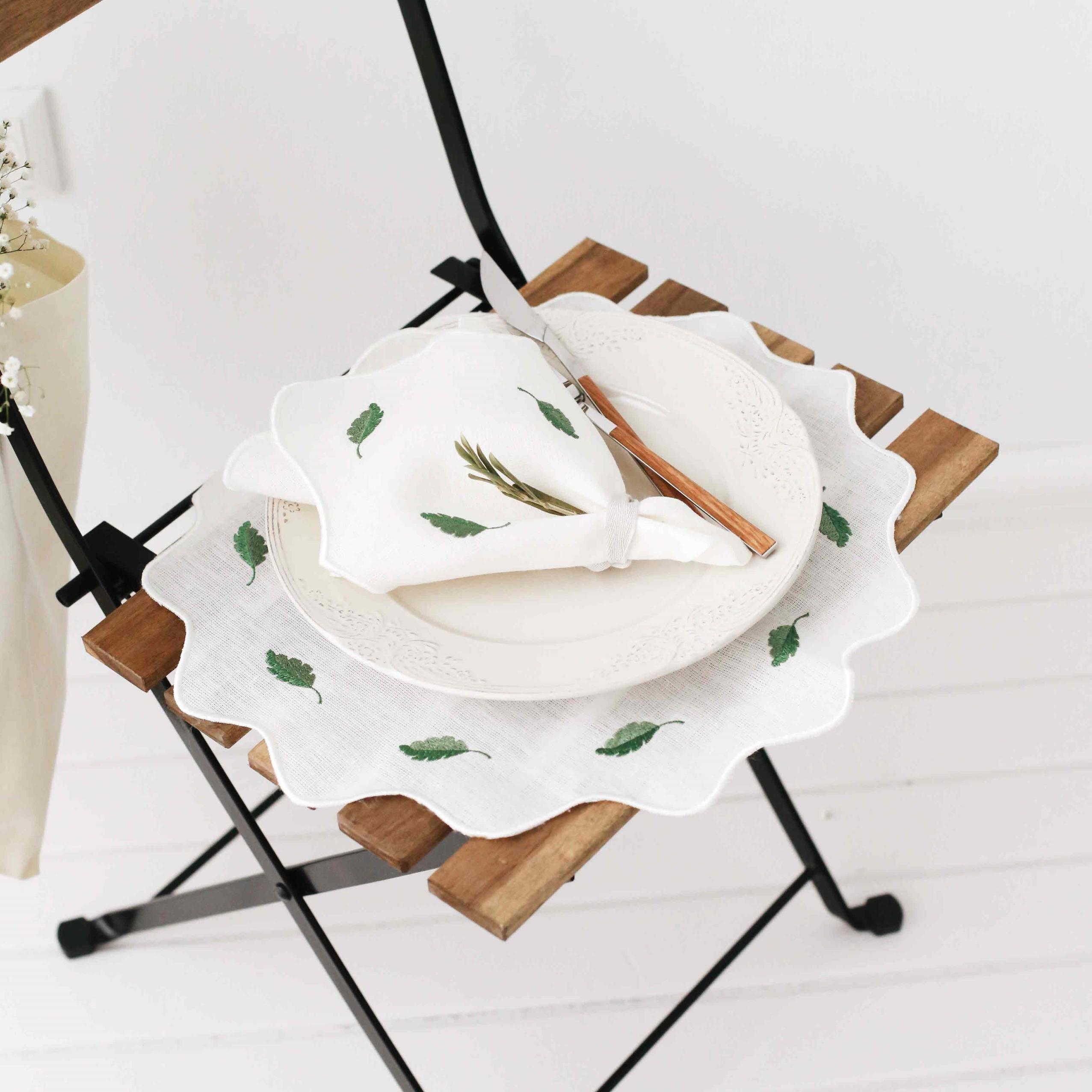 KM Home Collection-2'li Set Yaprak İşlemeli Yuvarlak Keten Amerikan Servis-Sunum Aksesuarları-3-Milagron.com