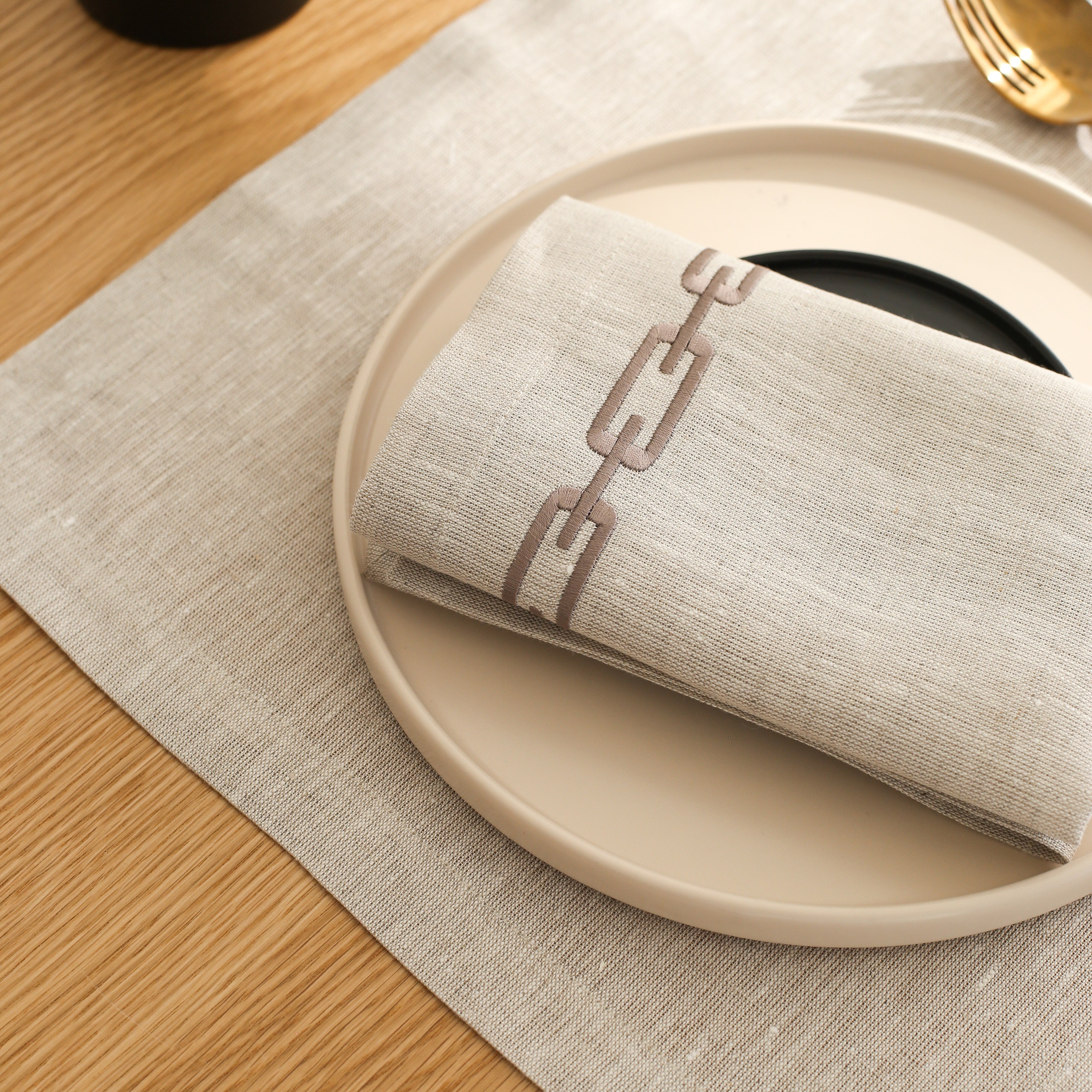 KM Home Collection-2’li Set Zincir İşlemeli Taş Rengi Peçete-Sunum Aksesuarları-4-Milagron.com