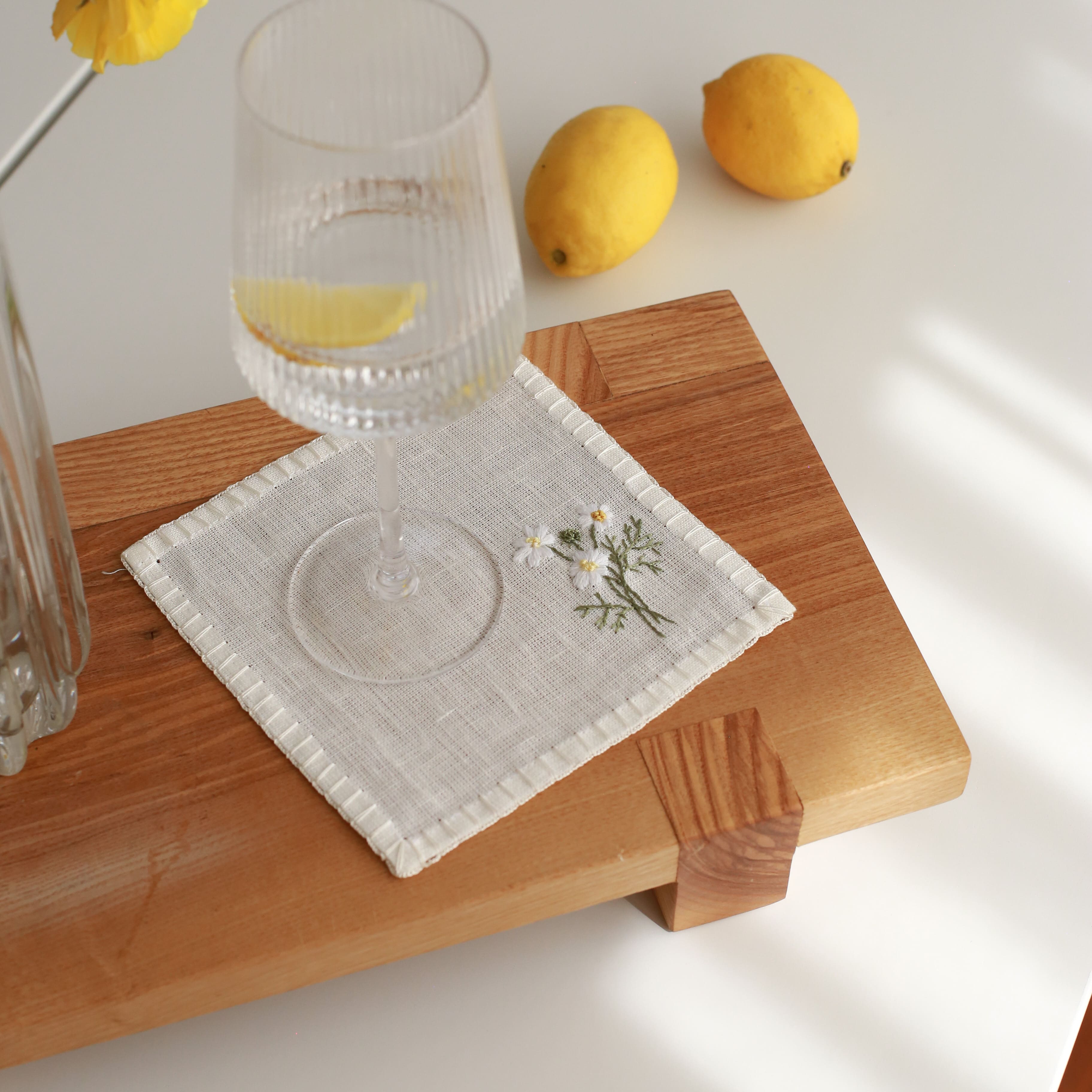 KM Home Collection-4'lü Set Papatya El İşlemeli Kokteyl Peçete-Peçete-2-Milagron.com