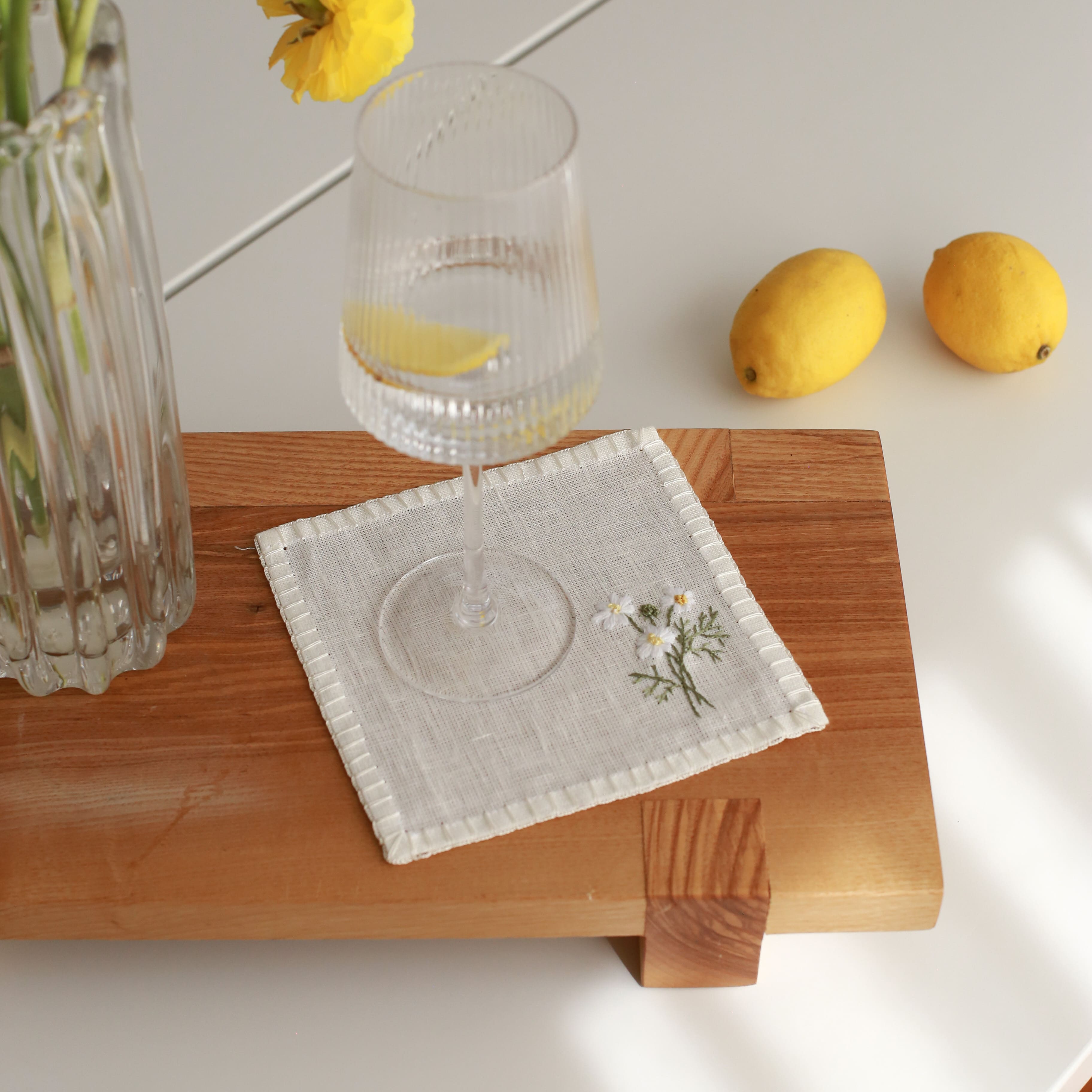 KM Home Collection-4'lü Set Papatya El İşlemeli Kokteyl Peçete-Peçete-3-Milagron.com