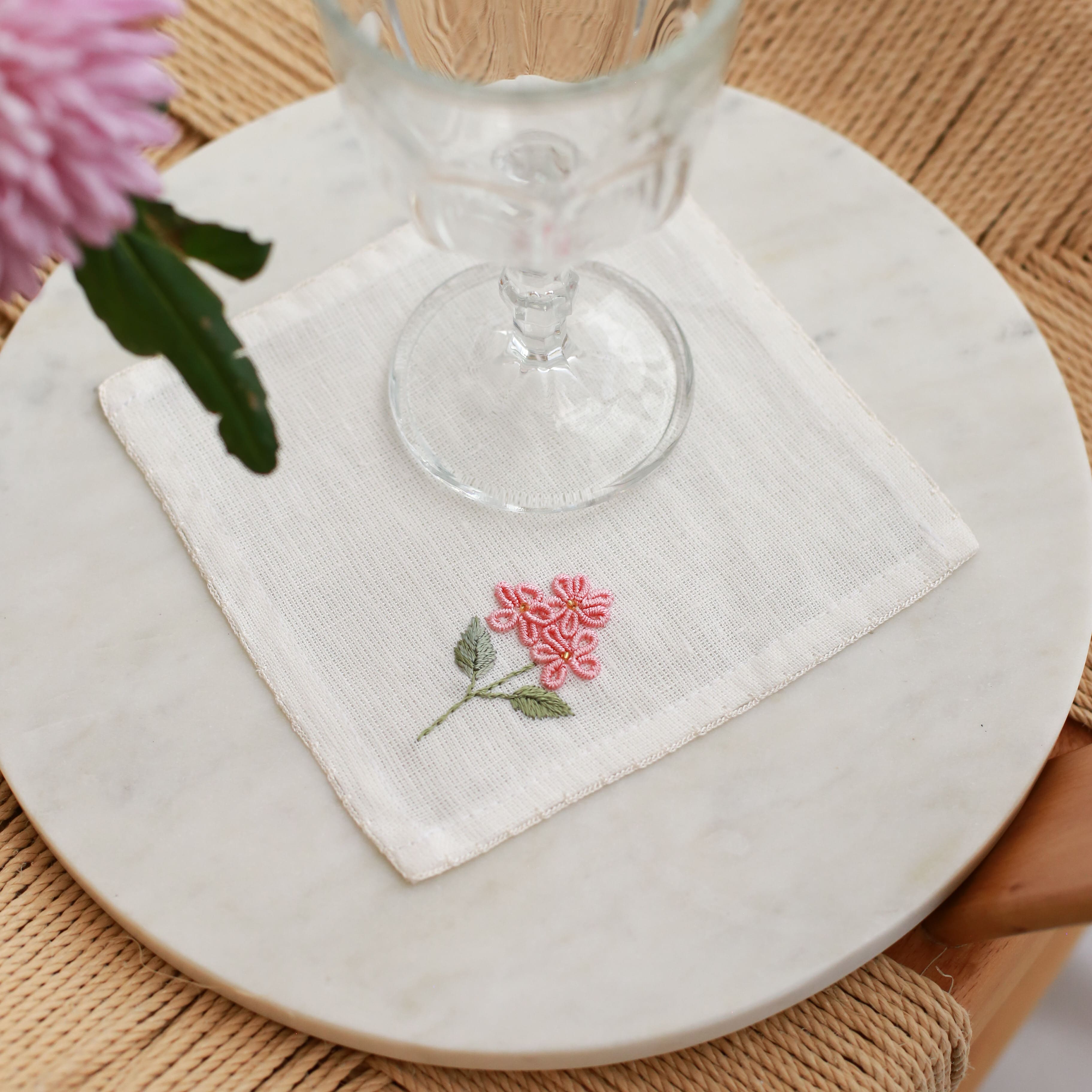 KM Home Collection-4'lü Set Pembe çiçek El İşlemeli Kokteyl Peçete-Peçete-1-Milagron.com