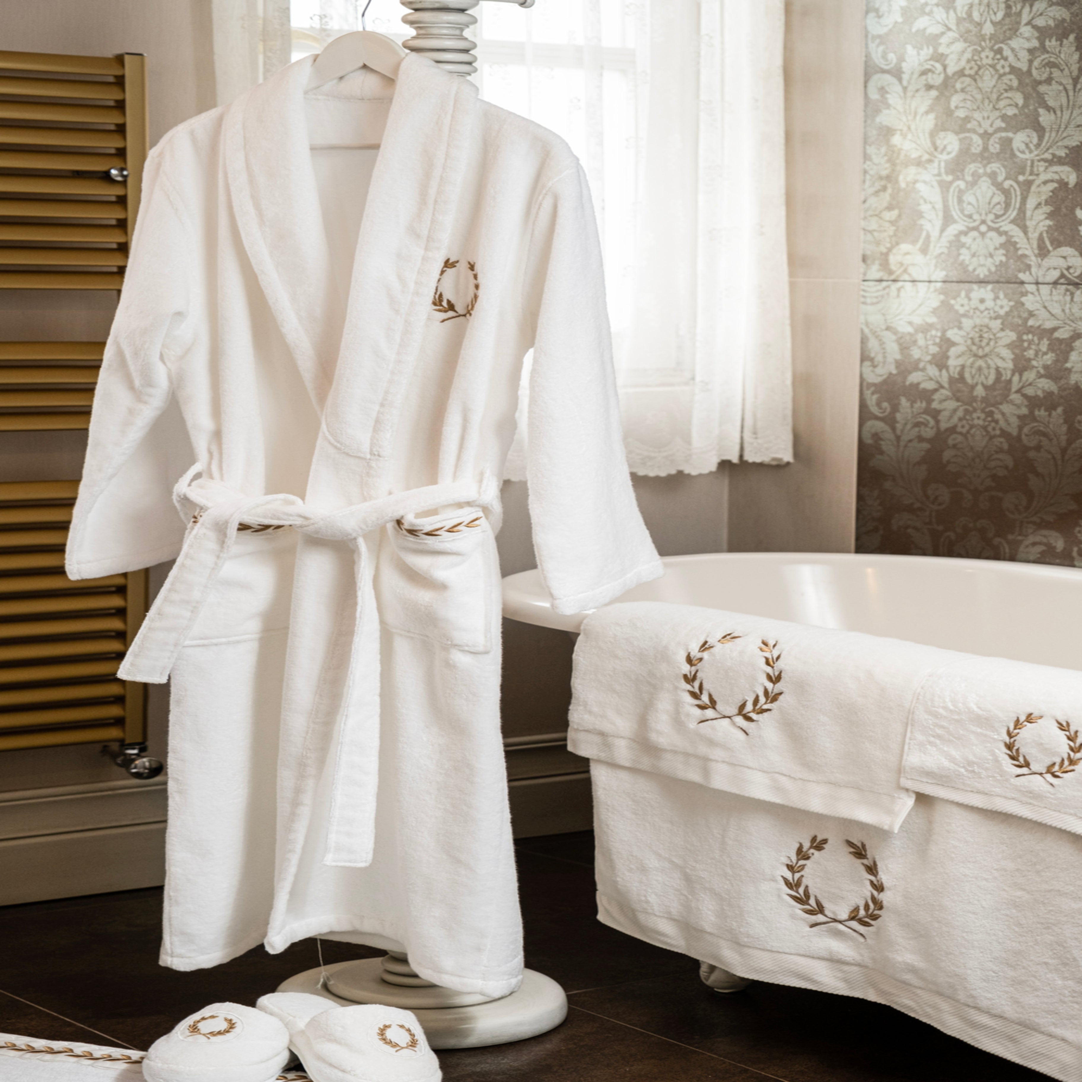 KM Home Collection-Altın Yaprak İşlemeli Pamuk Bornoz-Sunum Aksesuarları-1-Milagron.com