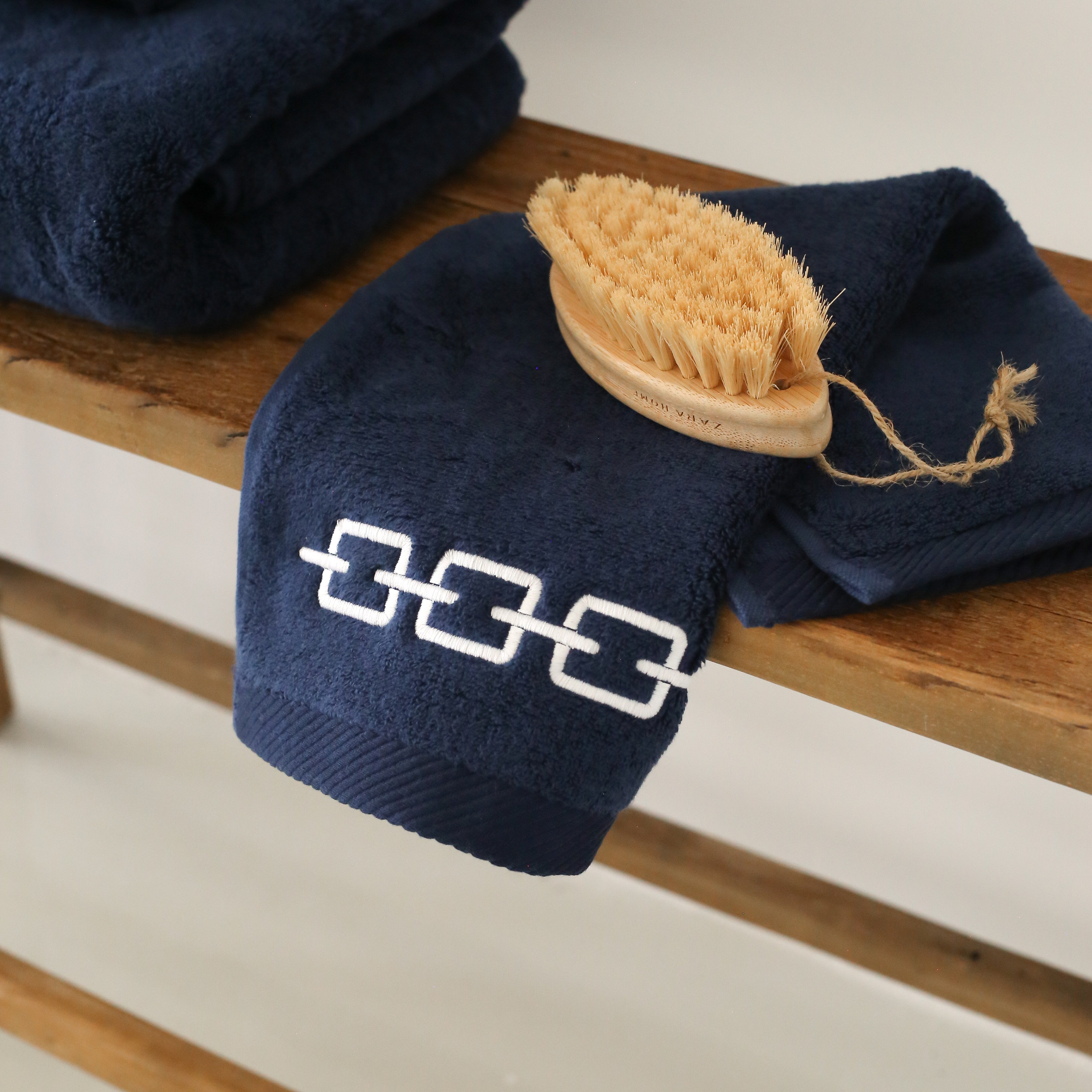 KM Home Collection-Beyaz Zincir İşlemeli Pamuk Yüz Havlusu-Havlu & Peştamal-4-Milagron.com