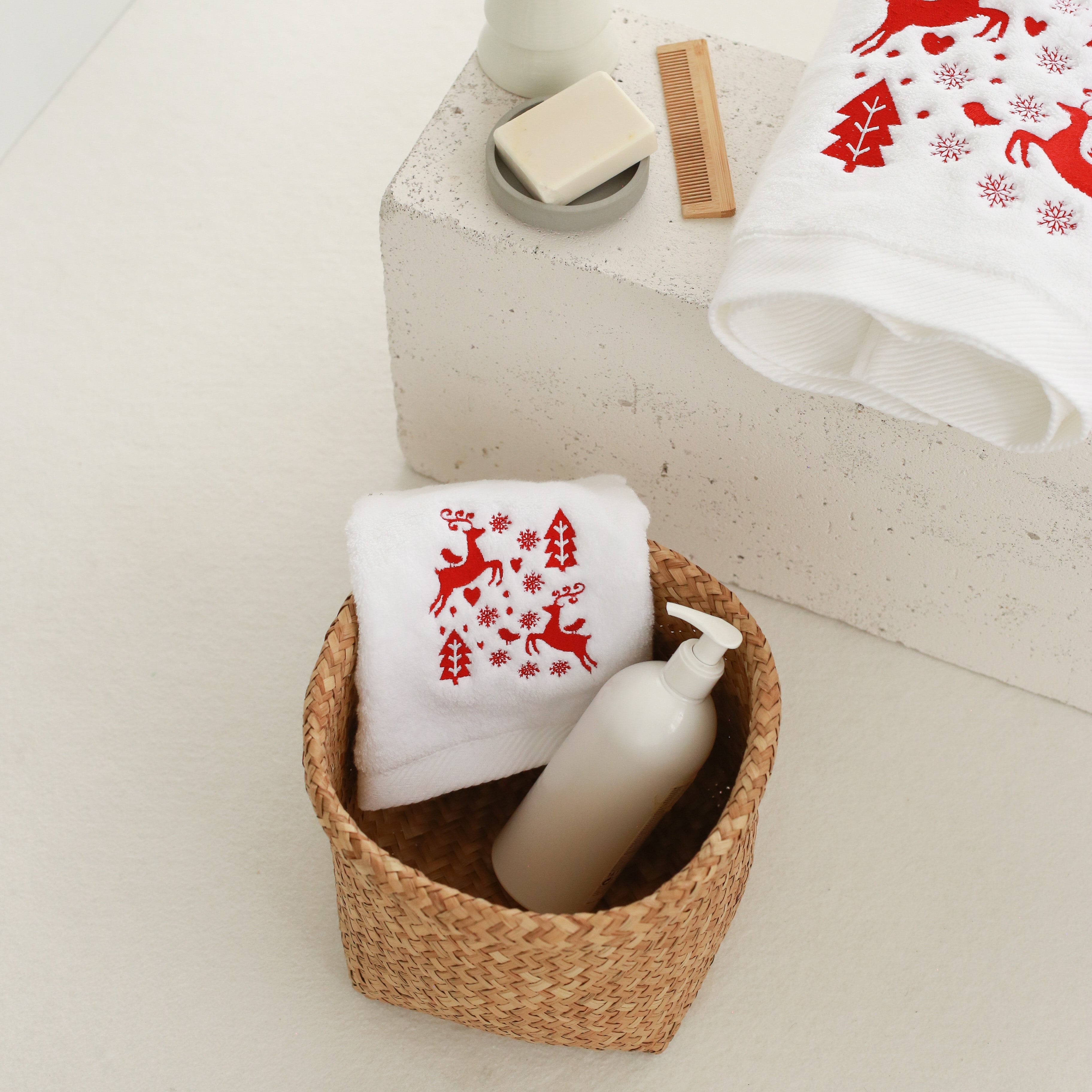 KM Home Collection-Geyik İşlemeli Pamuk El Havlusu-Havlu & Peştamal-4-Milagron.com