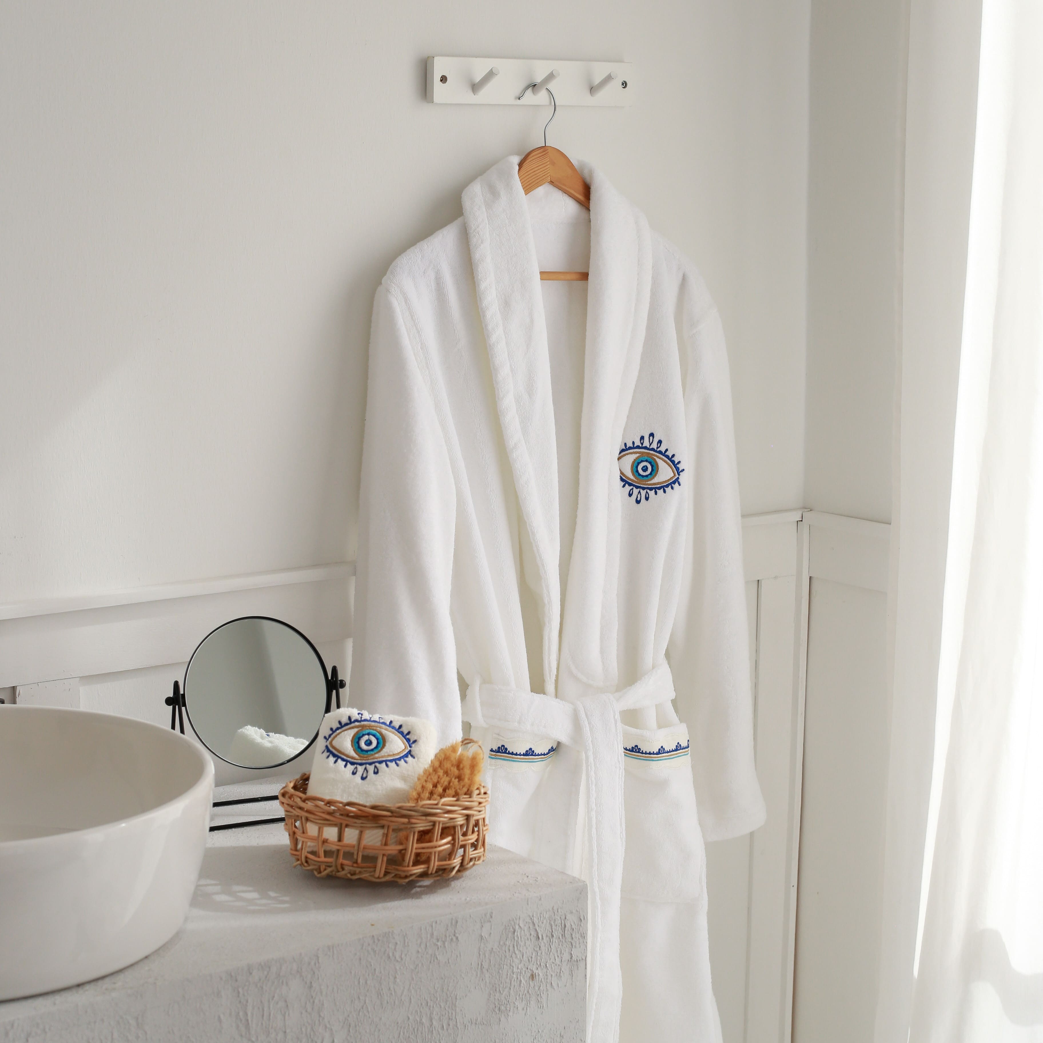 KM Home Collection-Göz İşlemeli Pamuk Bornoz-Sunum Aksesuarları-1-Milagron.com