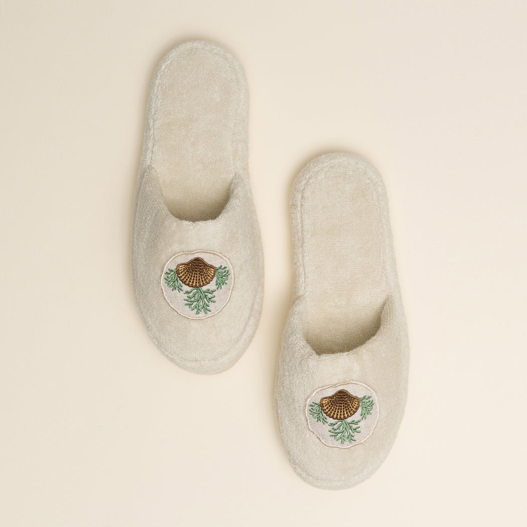 KM Home Collection-İstridye İşlemeli Banyo Terliği-Sunum Aksesuarları-1-Milagron.com