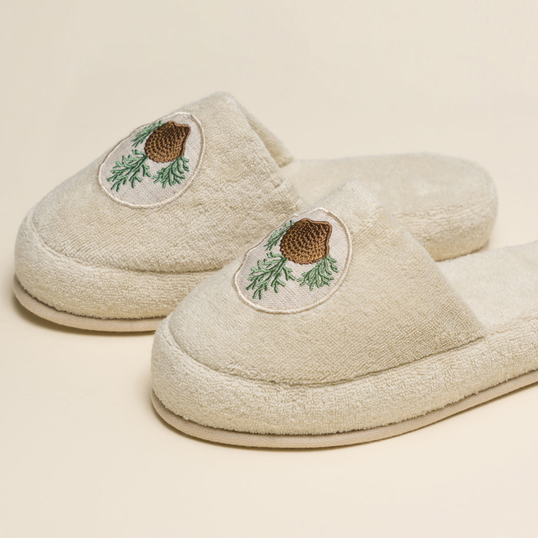 KM Home Collection-İstridye İşlemeli Banyo Terliği-Sunum Aksesuarları-2-Milagron.com