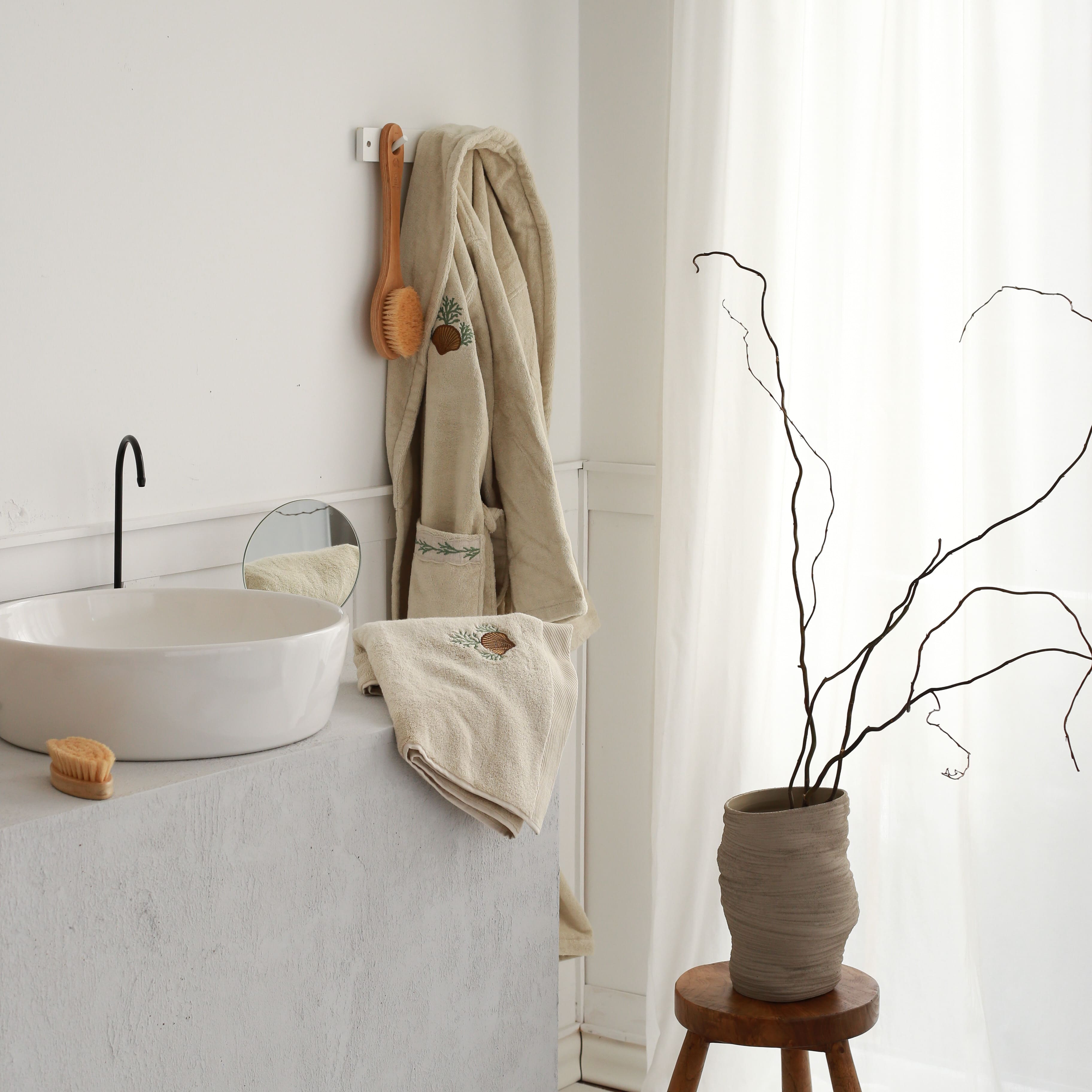 KM Home Collection-İstridye İşlemeli Banyo Terliği-Sunum Aksesuarları-4-Milagron.com