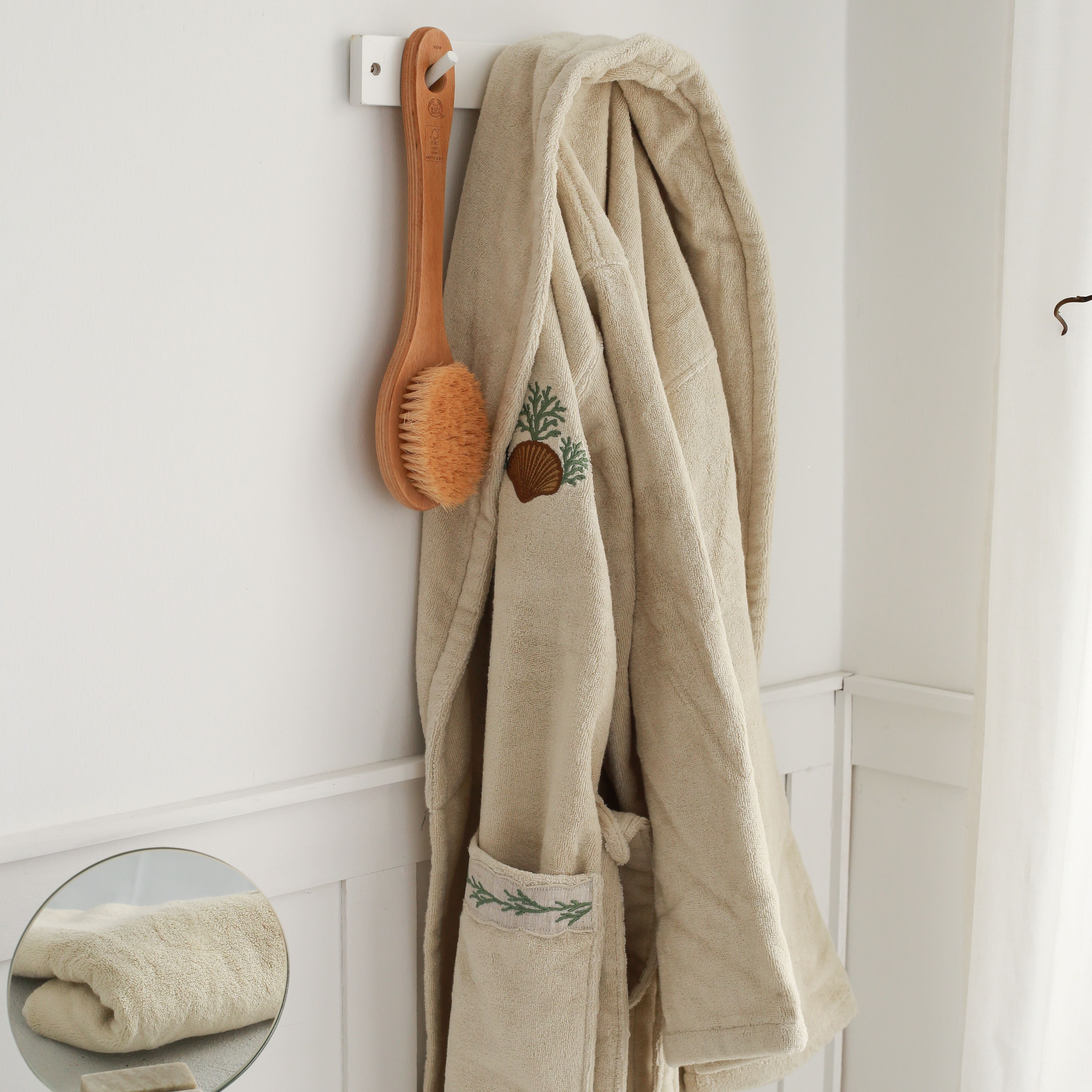 KM Home Collection-İstridye İşlemeli Pamuk Bornoz-Sunum Aksesuarları-2-Milagron.com