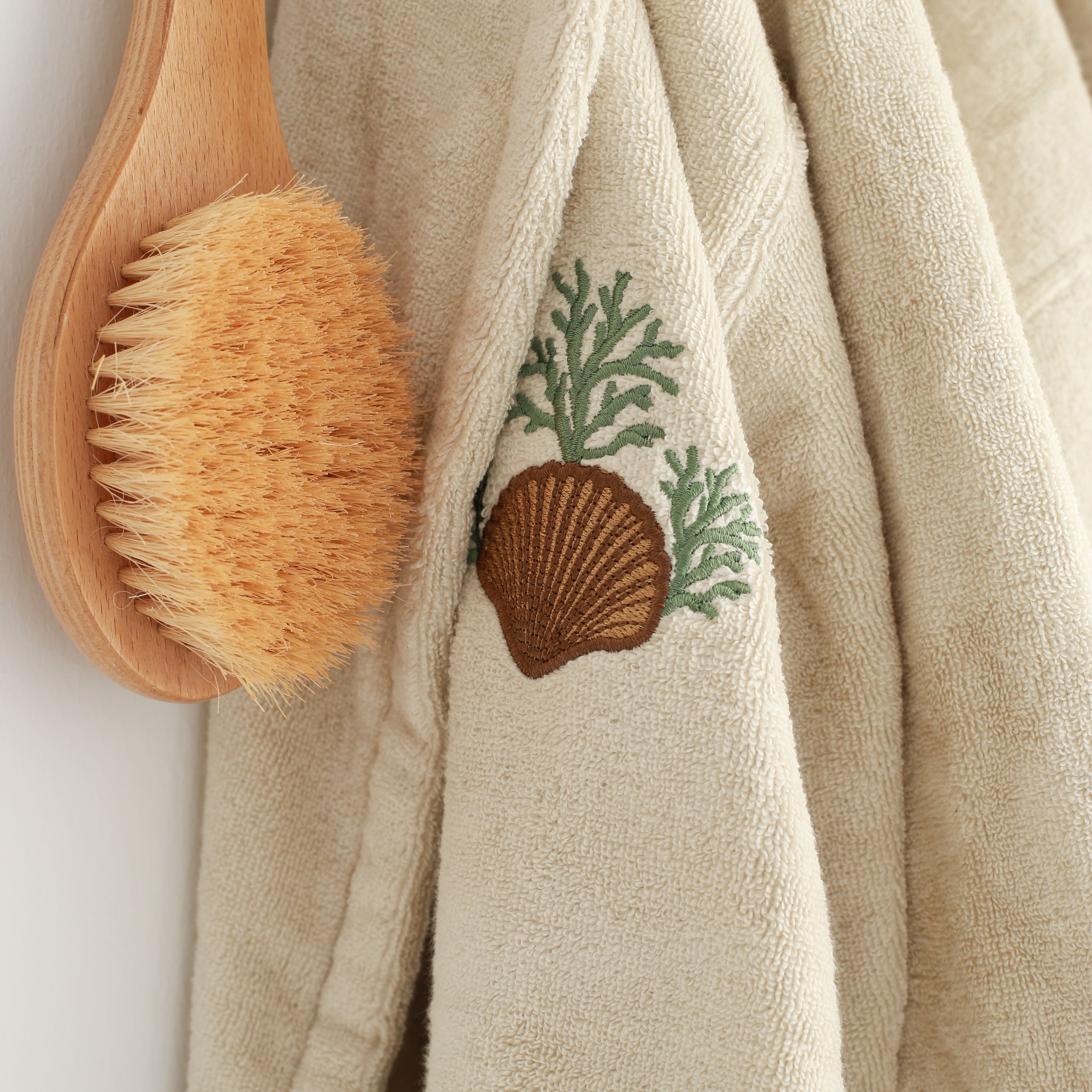 KM Home Collection-İstridye İşlemeli Pamuk Bornoz-Sunum Aksesuarları-3-Milagron.com