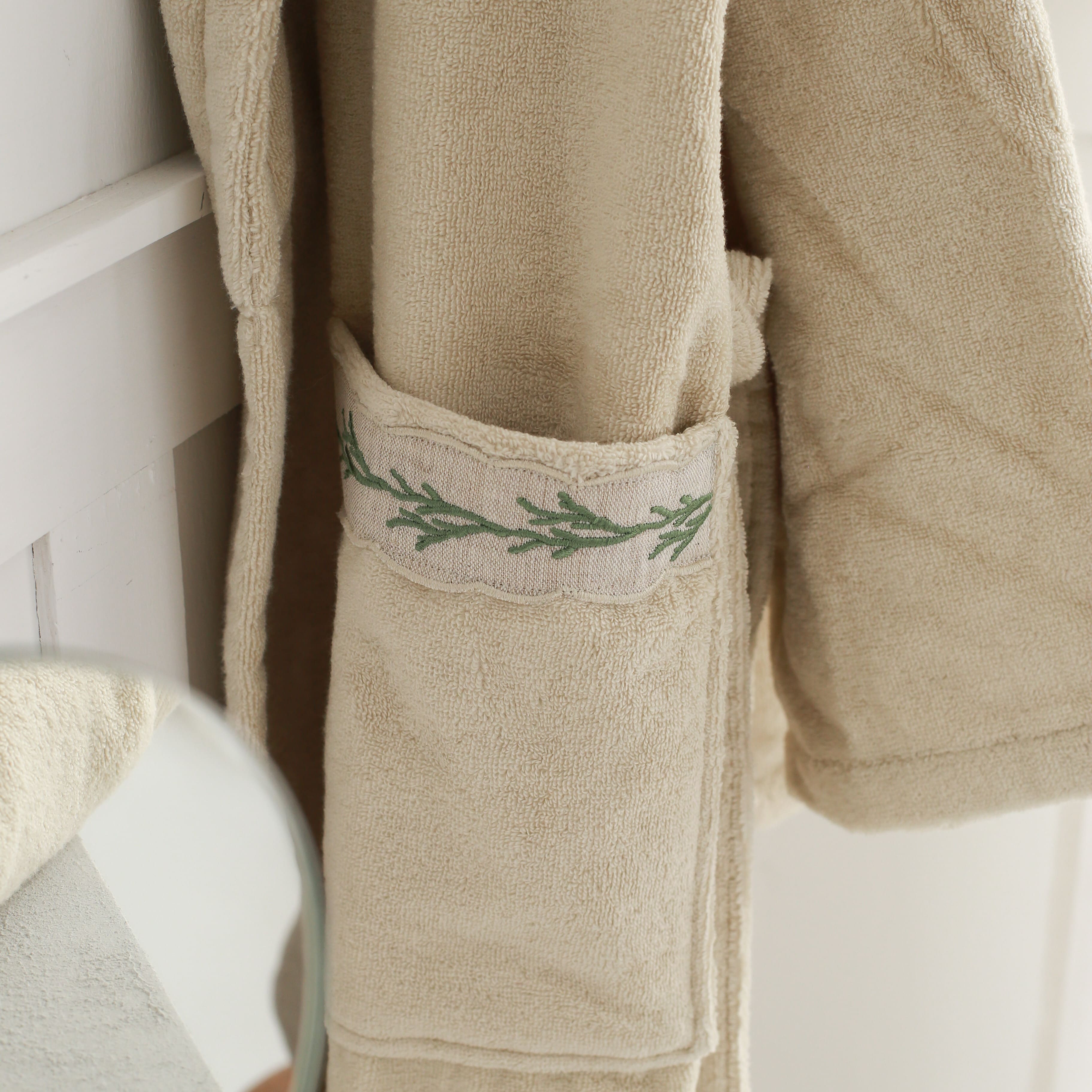 KM Home Collection-İstridye İşlemeli Pamuk Bornoz-Sunum Aksesuarları-4-Milagron.com