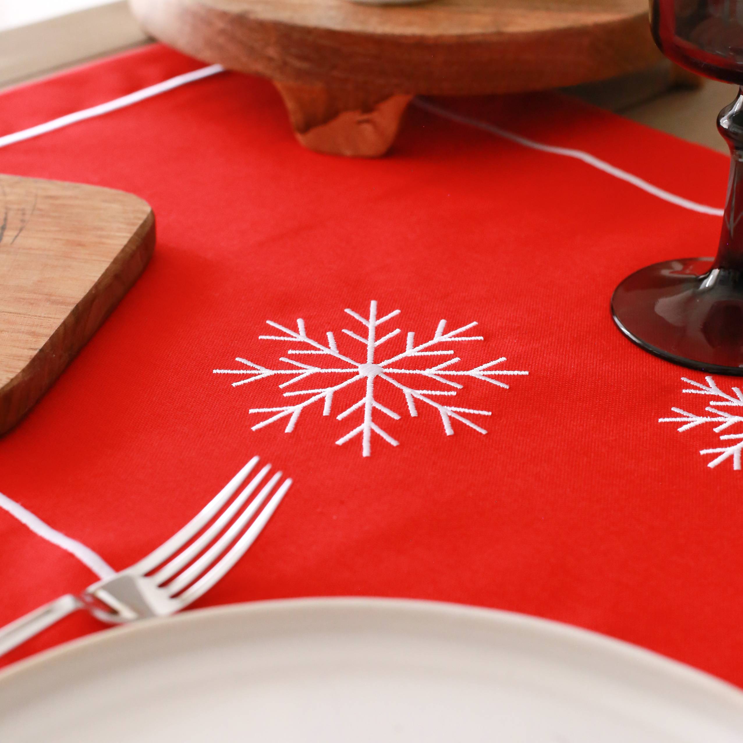 KM Home Collection-Kar Tanesi İşlemeli Pamuk Runner-Runner-3-Milagron.com