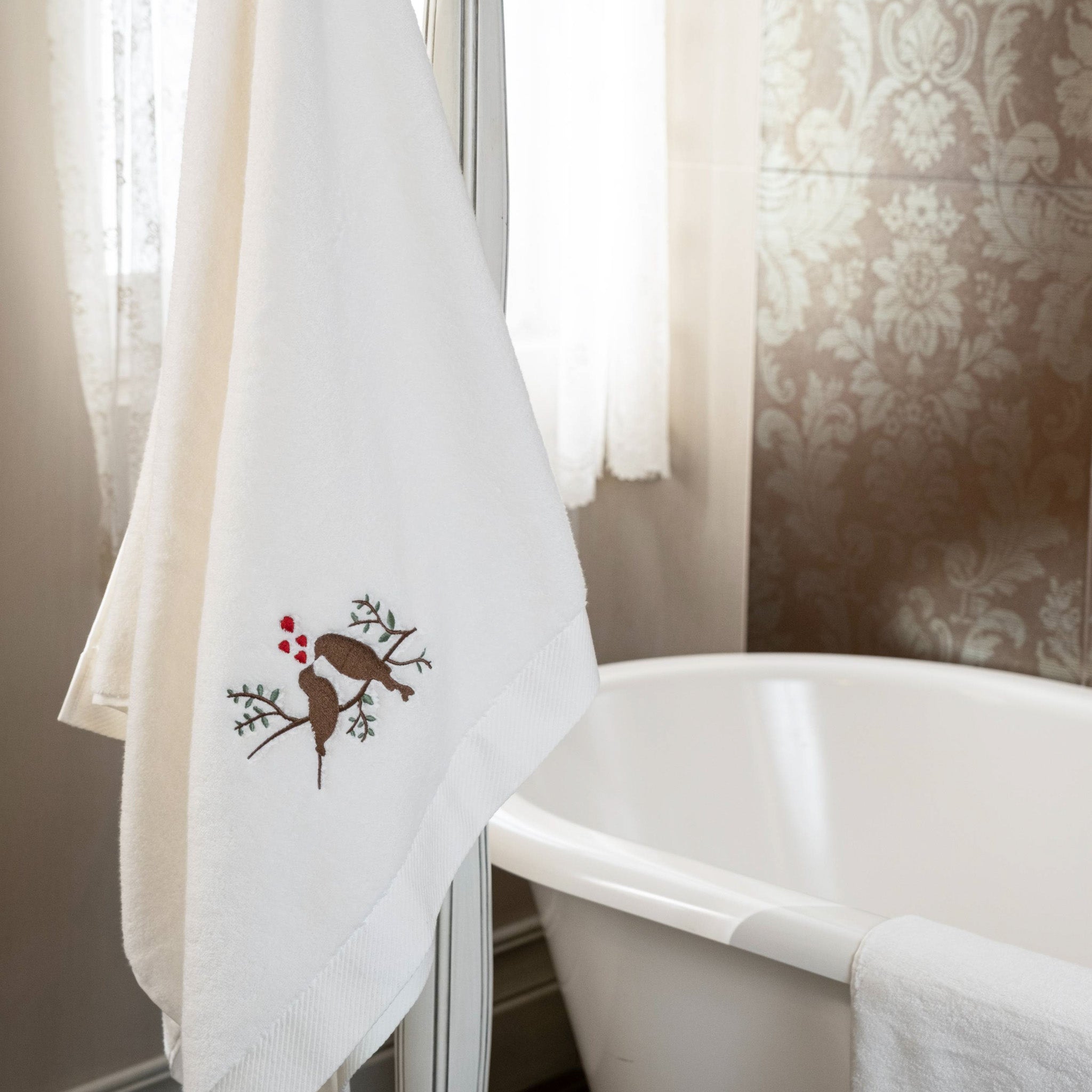 KM Home Collection-Kuş İşlemeli Pamuk Vücut Havlusu-Havlu & Peştamal-2-Milagron.com