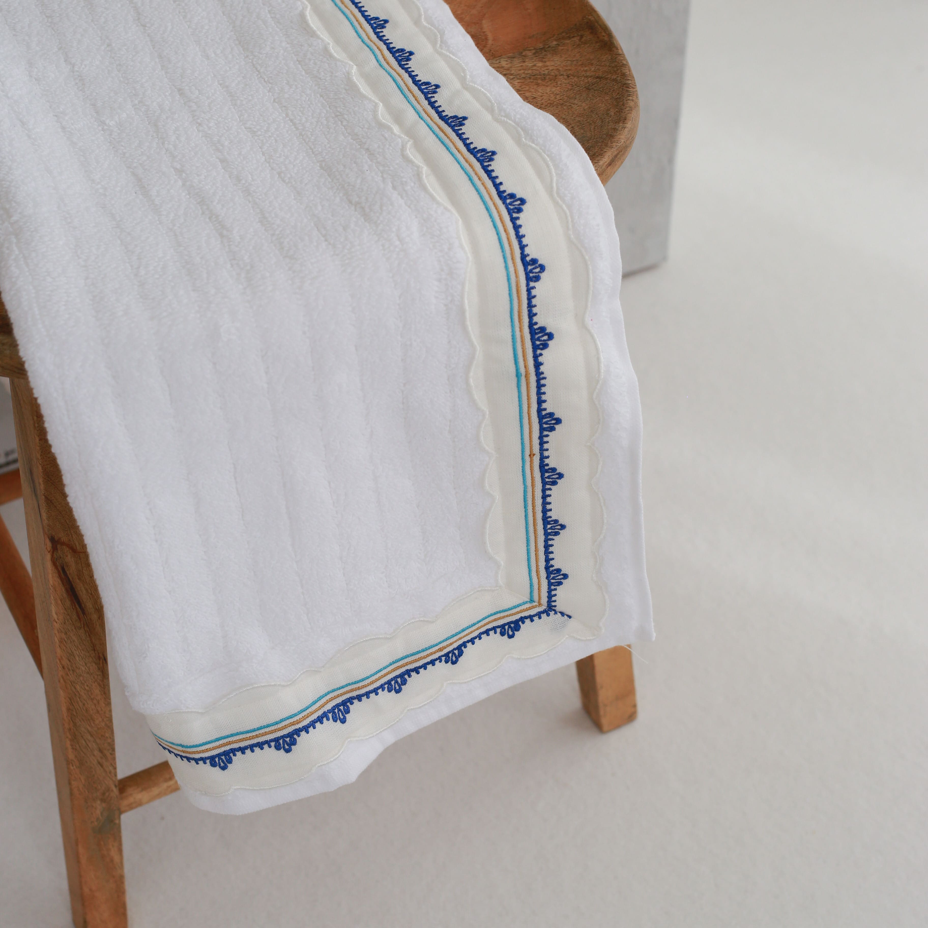 KM Home Collection-Lacivert Desen İşlemeli Pamuk Ayak Havlusu-Havlu & Peştamal-4-Milagron.com