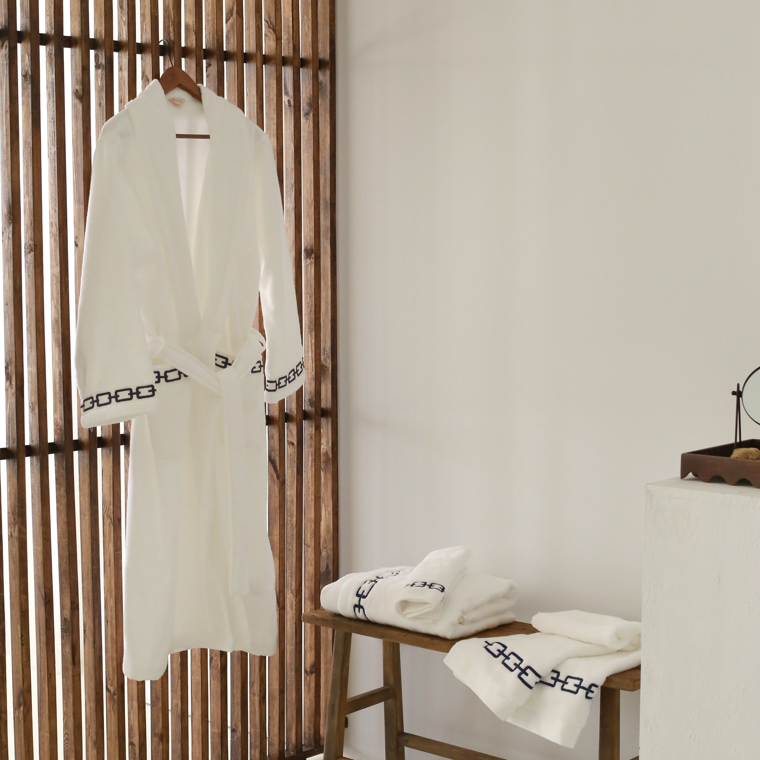 KM Home Collection-Lacivert Zincir Model Pamuk Bornoz-Bornoz-3-Milagron.com