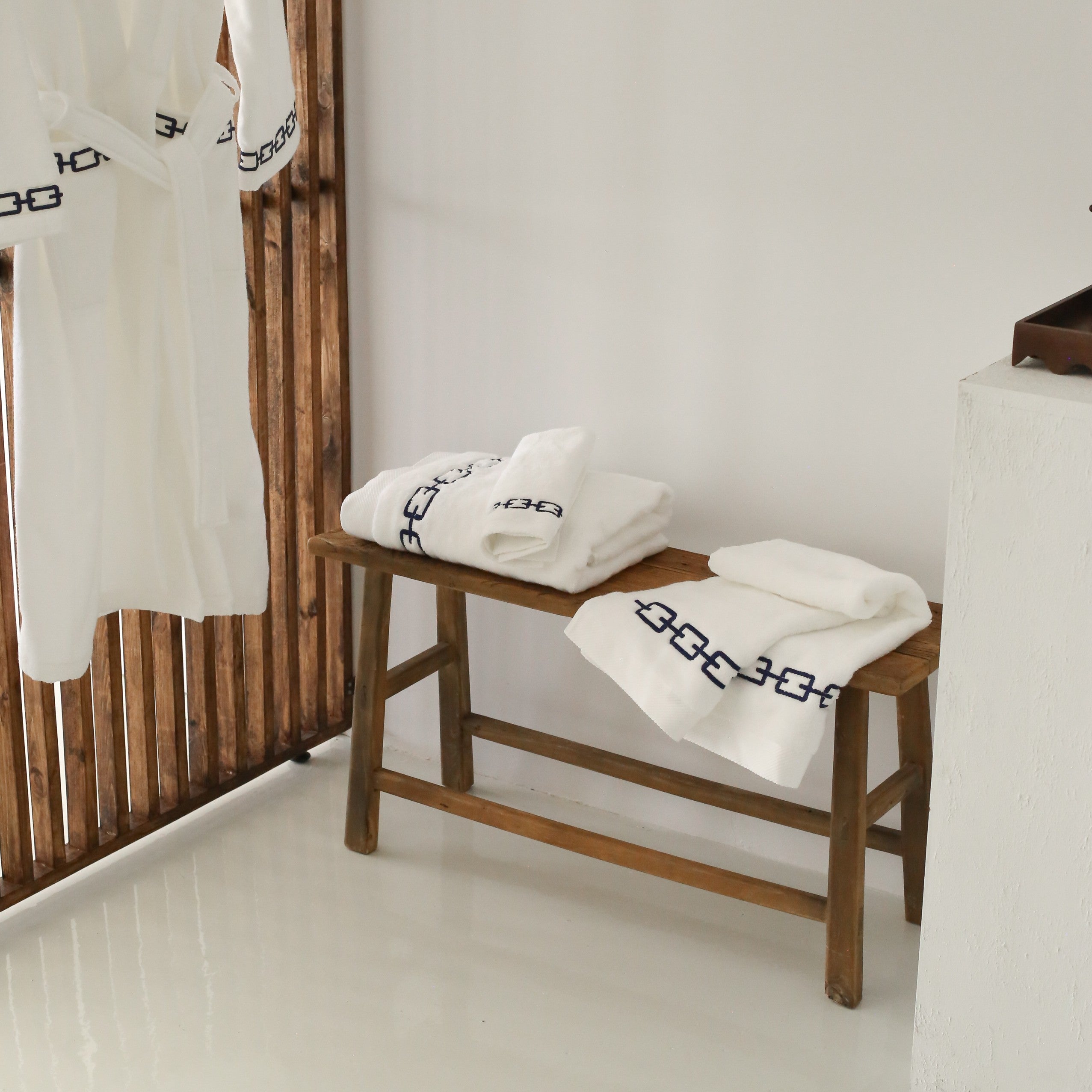 KM Home Collection-Lacivert Zincir Model Pamuk Bornoz-Bornoz-4-Milagron.com