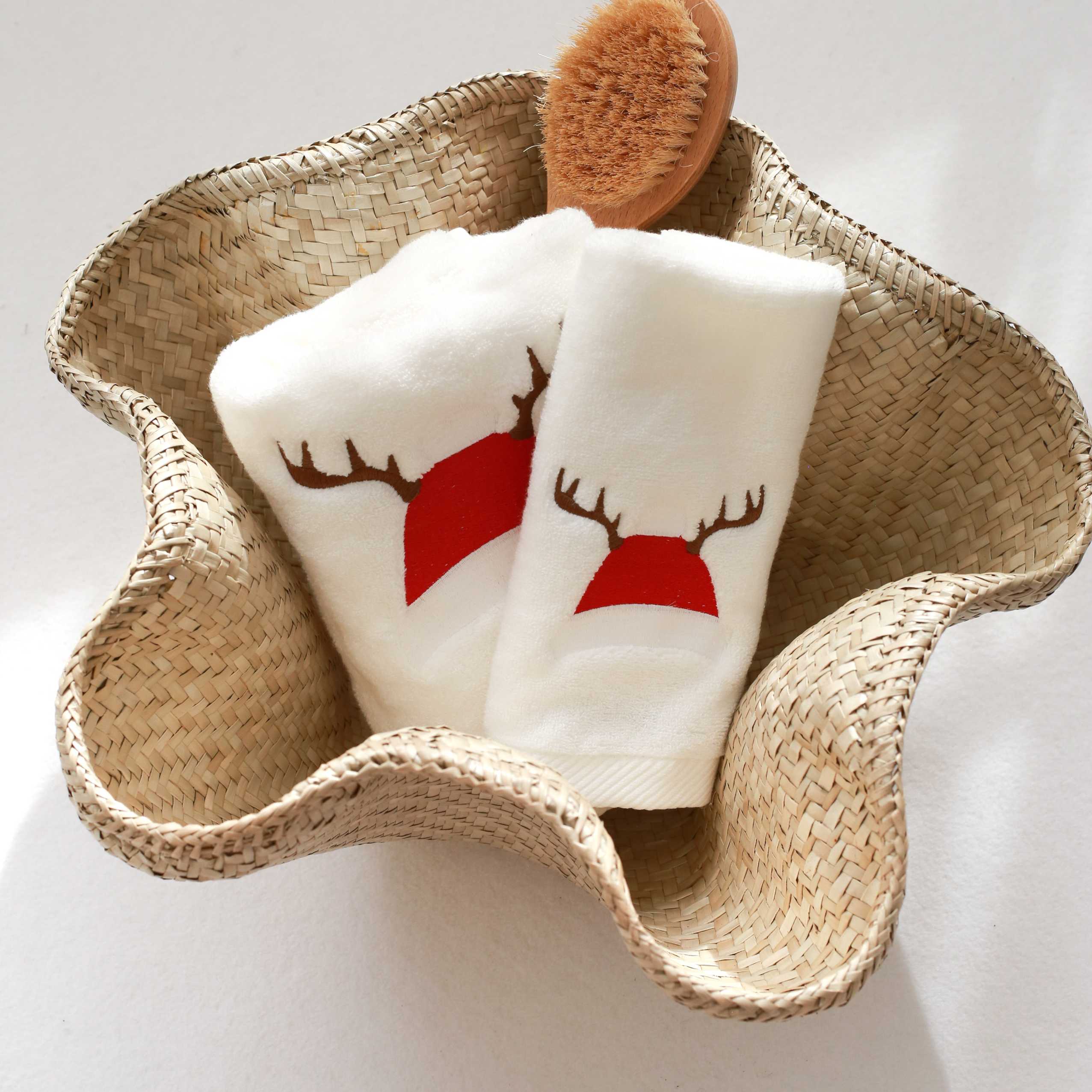 KM Home Collection-Noel Şapkası İşlemeli Pamuk Yüz Havlusu-Havlu & Peştamal-2-Milagron.com