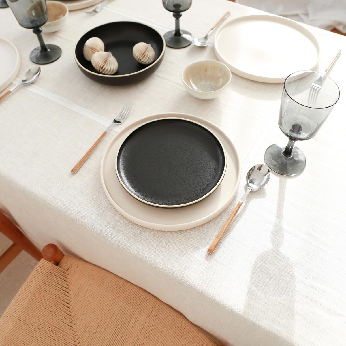 KM Home Collection-Taş Renk Kenarları Kolberli Keten Masa Örtüsü-Masa Örtüleri-2-Milagron.com