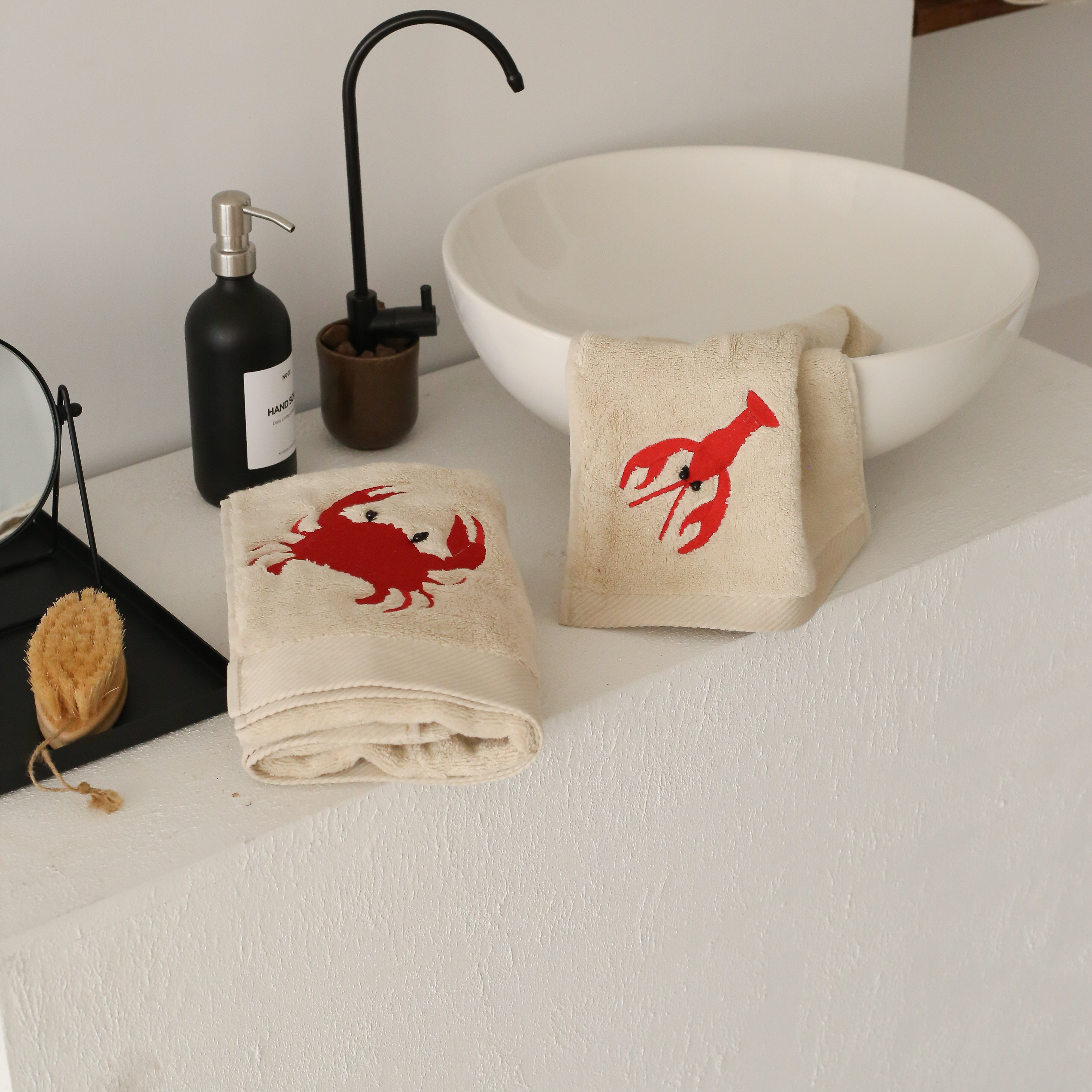 KM Home Collection-Yengeç İşlemeli Pamuk Vücut Havlusu-Havlu & Peştamal-2-Milagron.com