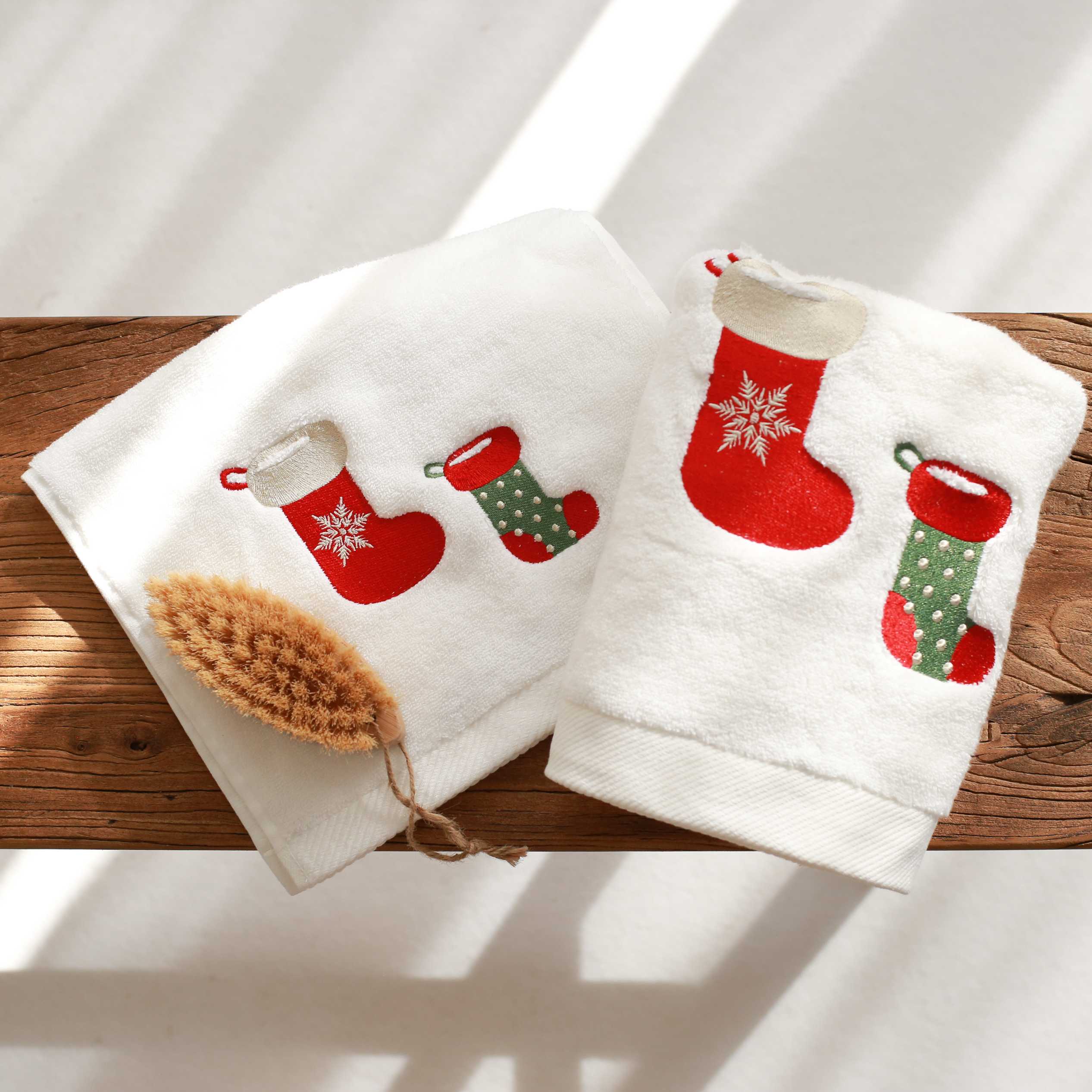 KM Home Collection-Yılbaşı Çorabı İşlemeli Pamuk Yüz Havlusu-Havlu & Peştamal-5-Milagron.com