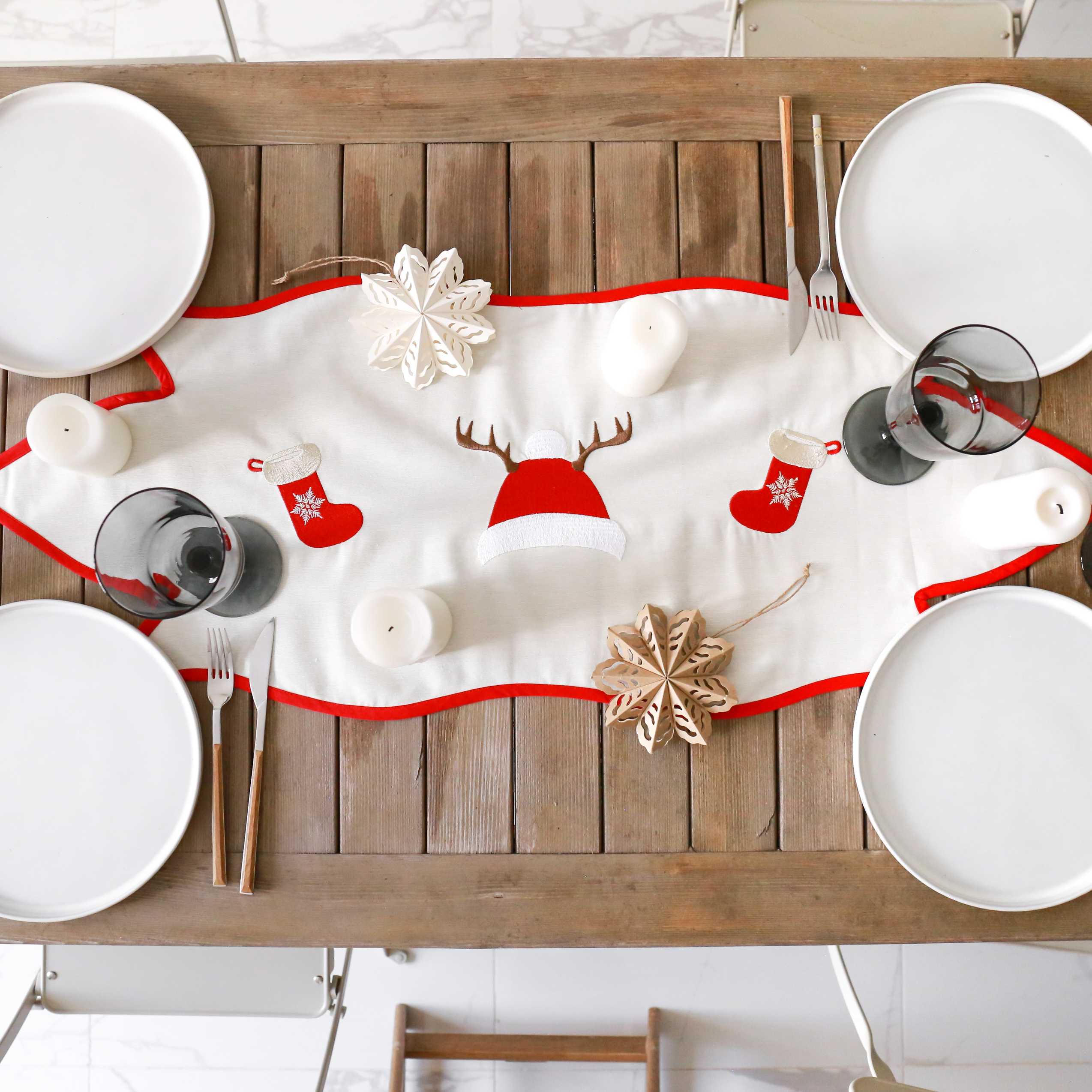 KM Home Collection-Yılbaşı Temalı Beyaz Pamuk Runner-Runner-1-Milagron.com