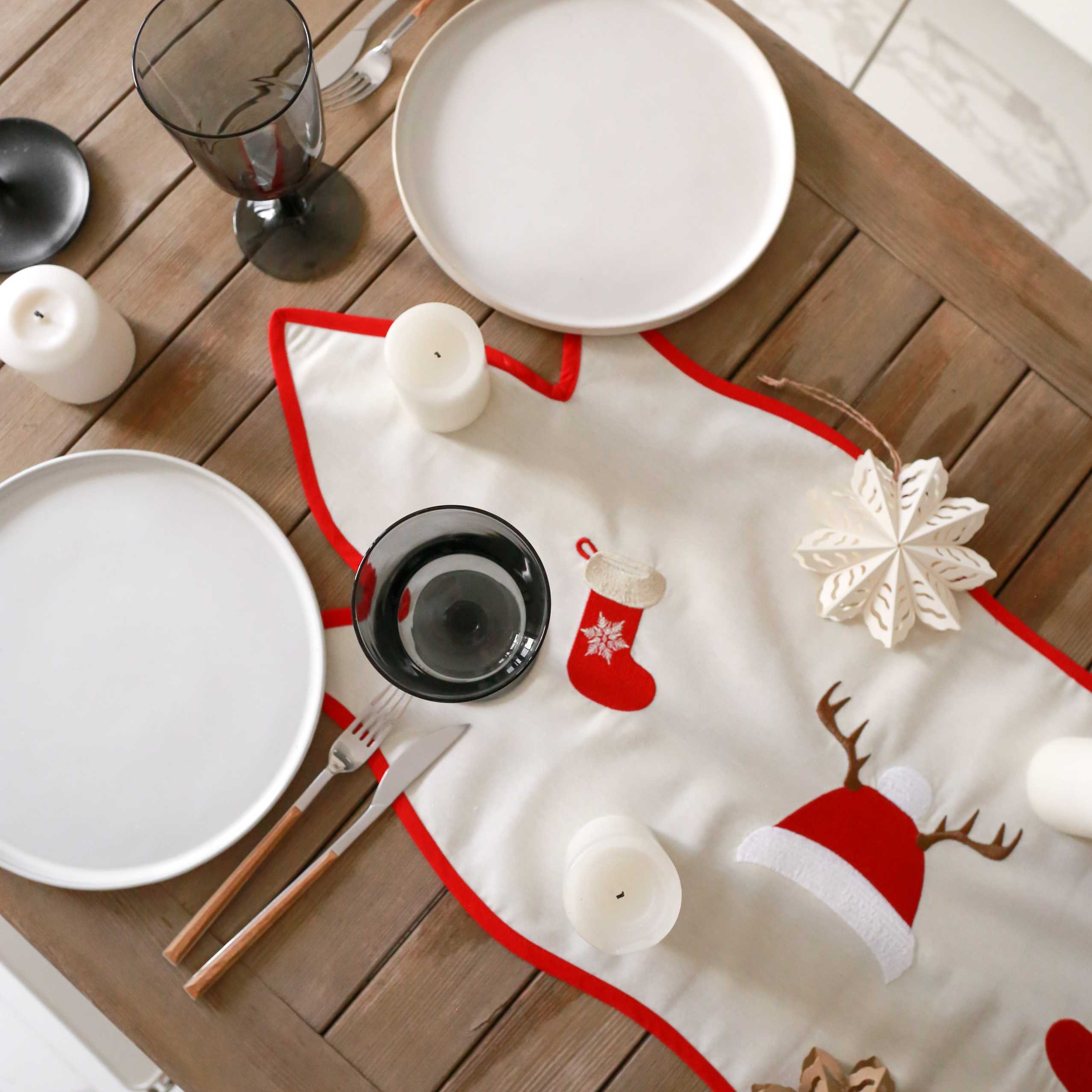 KM Home Collection-Yılbaşı Temalı Beyaz Pamuk Runner-Runner-2-Milagron.com