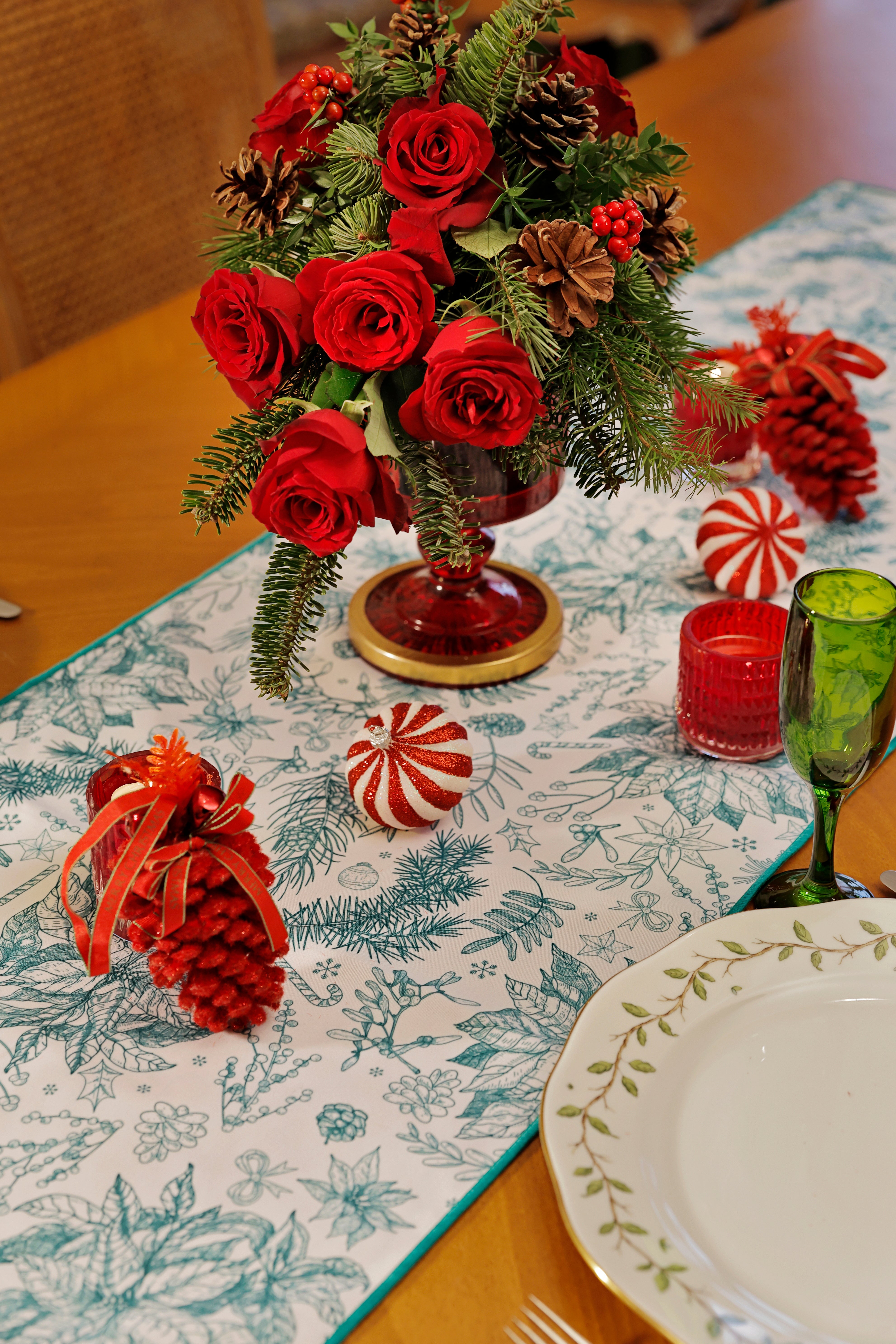 KM Home Collection-Yılbaşı Temalı Yeşil Runner-Runner-2-Milagron.com