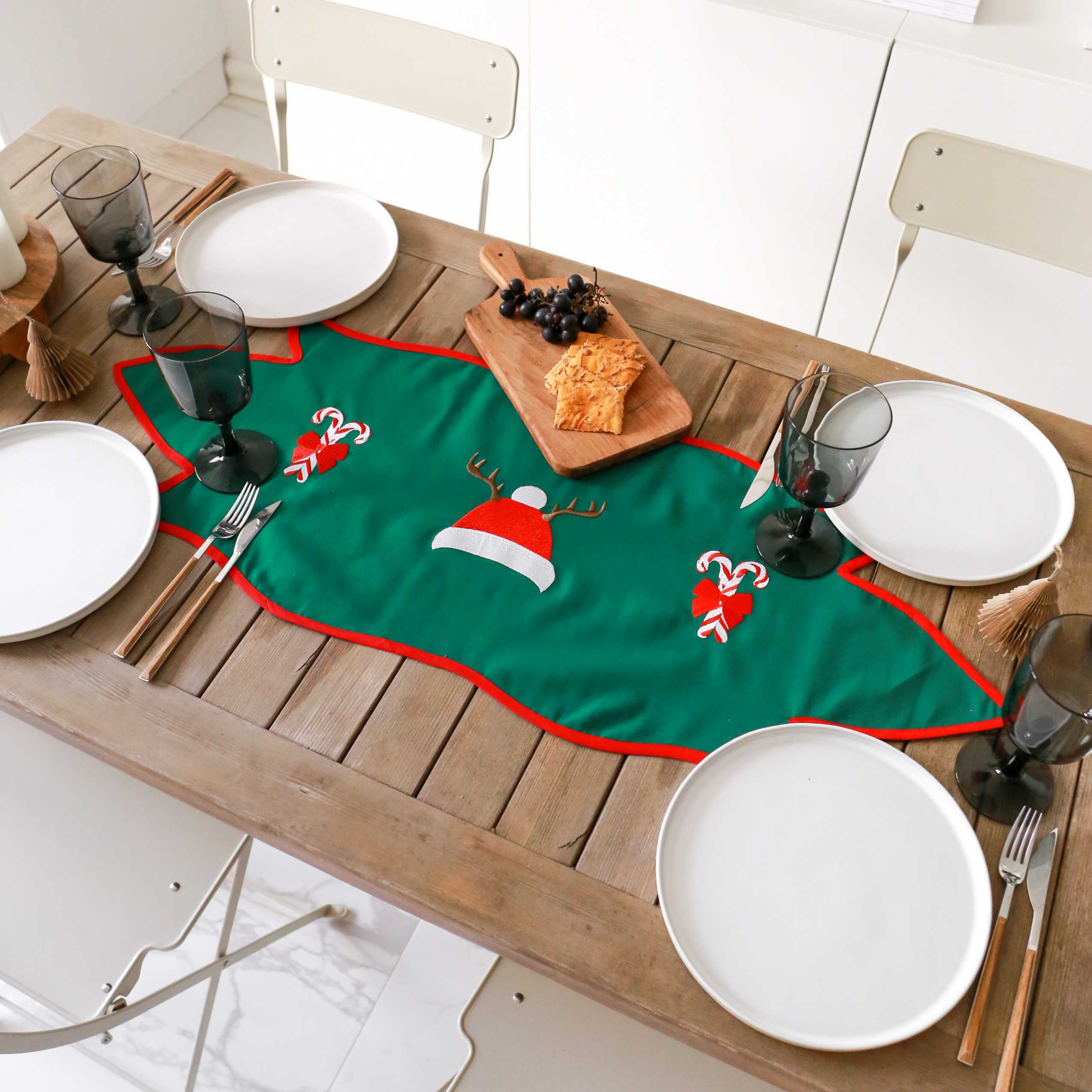 KM Home Collection-Yılbaşı Temalı Yeşil Runner-Runner-6-Milagron.com