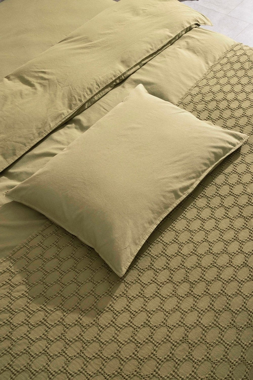 Kaay-Kaay Premium Lastikli Çarşaf Dahil Nevresim Takımı 200x220 Çift Kişilik Yağ Yeşili-Nevresim Takımı-5-Milagron.com