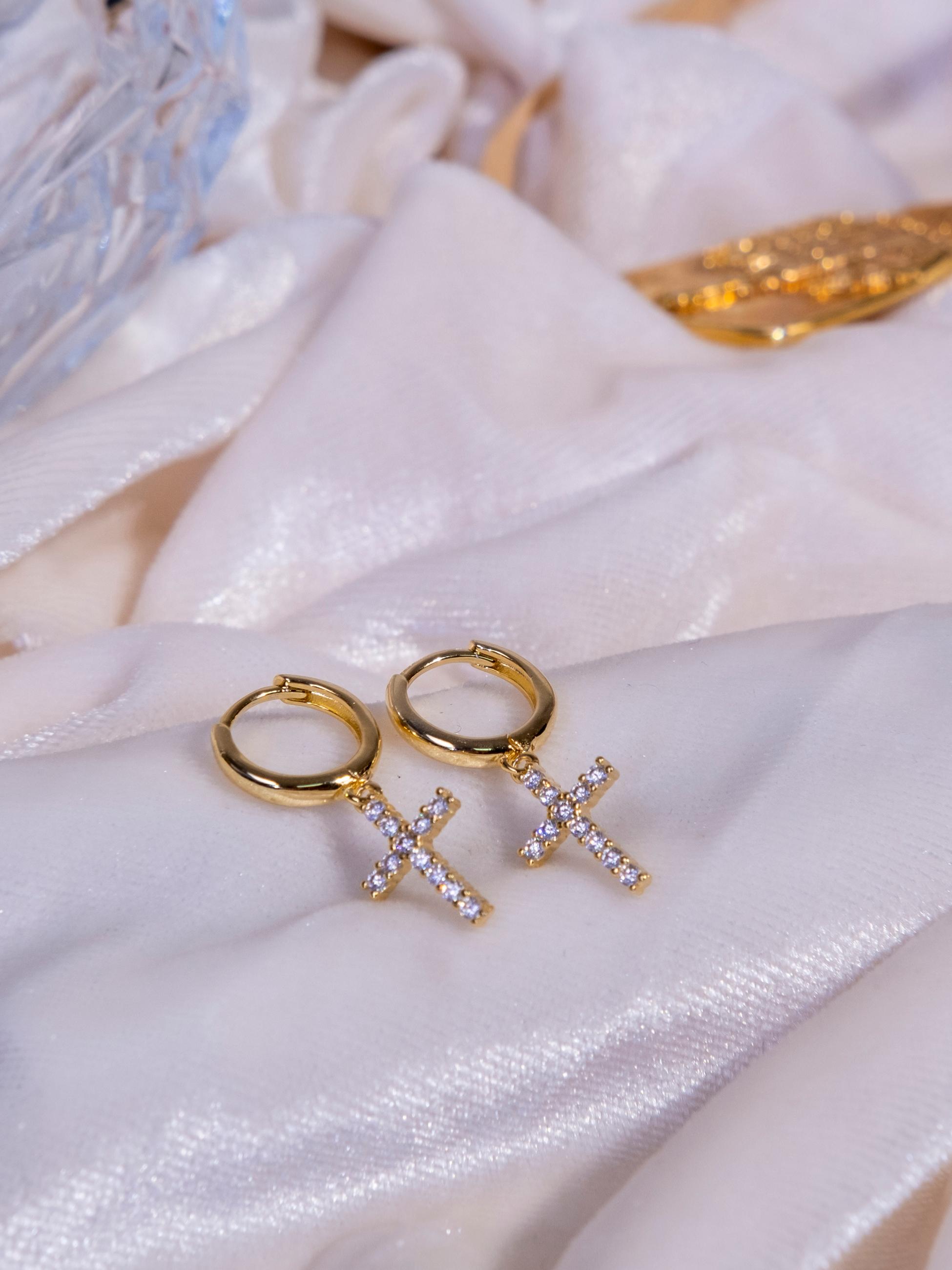 Kimolos-925 Ayar Gümüş Gold Renk Zirkon Taşlı Haç Küpe-Küpe-2-Milagron.com