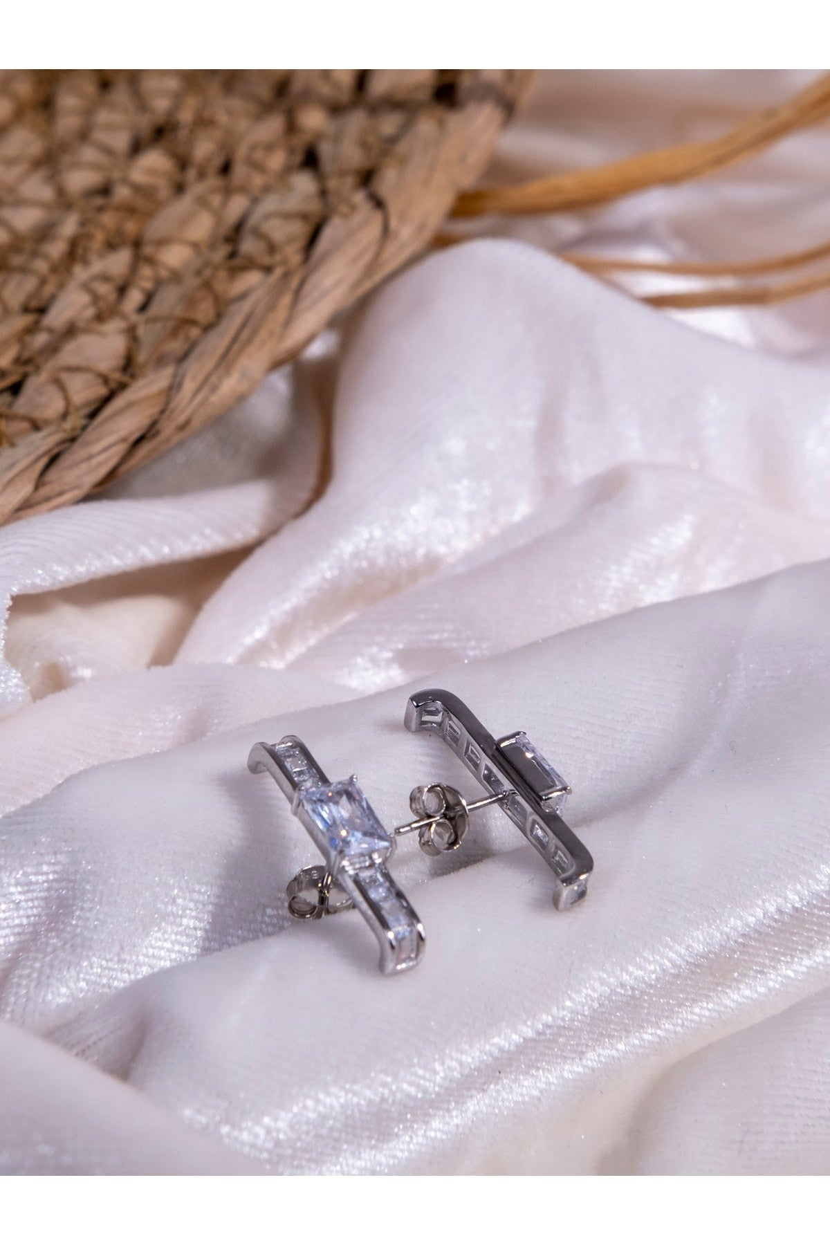 Kimolos-Big Dream 925 Ayar Gümüş Tek Taşlı Tasarım Küpe-Küpe-5-Milagron.com