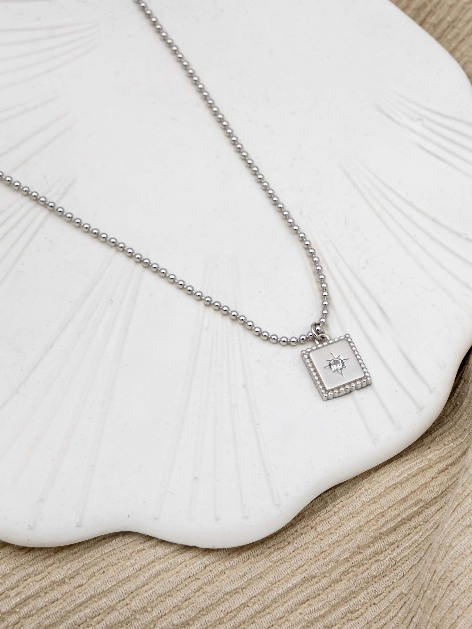 Kimolos-Daisy 925 Ayar Gümüş Tek Taşlı Kare Kolye-Kolye-6-Milagron.com