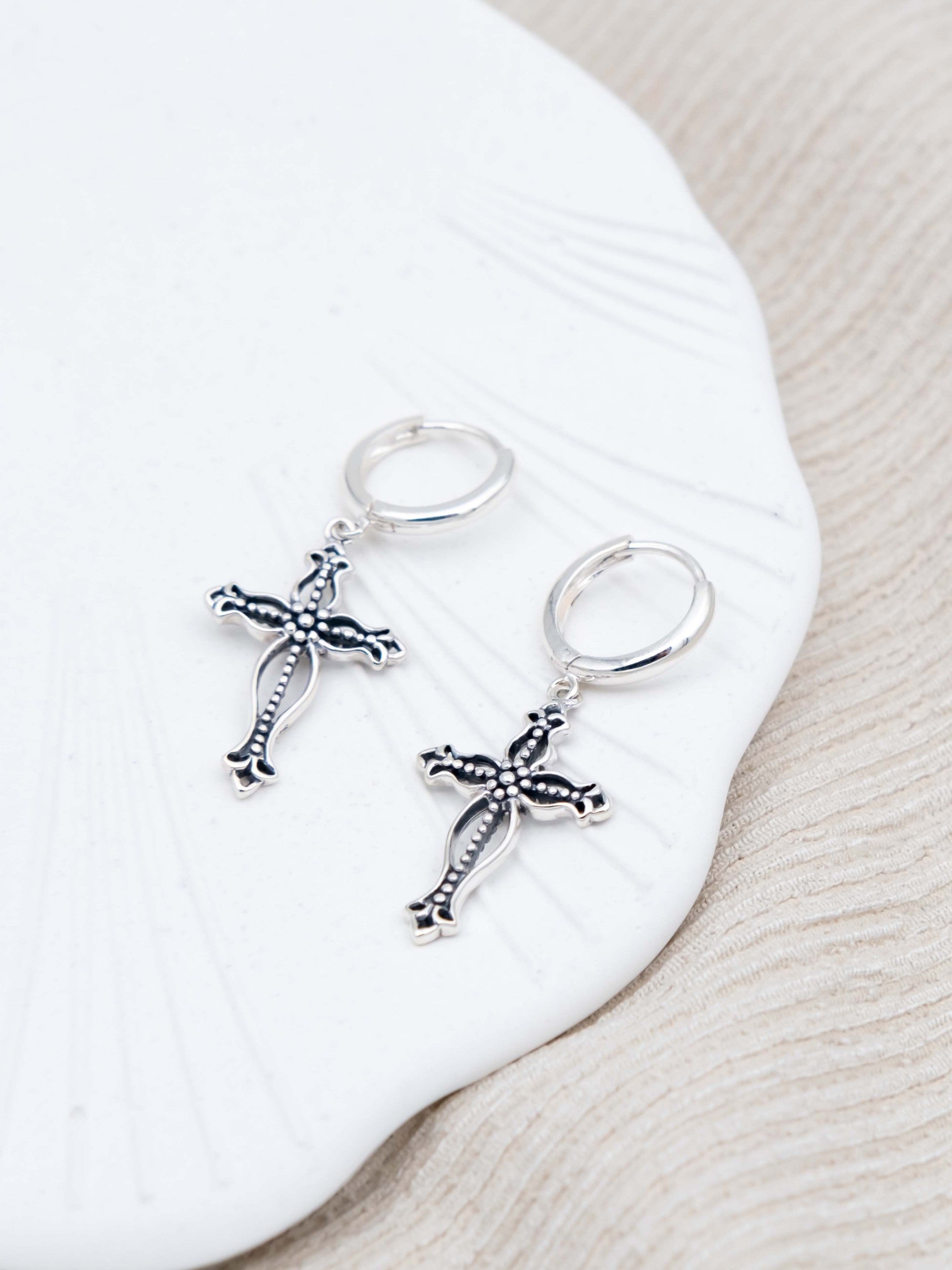 Kimolos-Judge Me 925 Ayar Gümüş Tasarım Haç Küpe-Küpe-5-Milagron.com