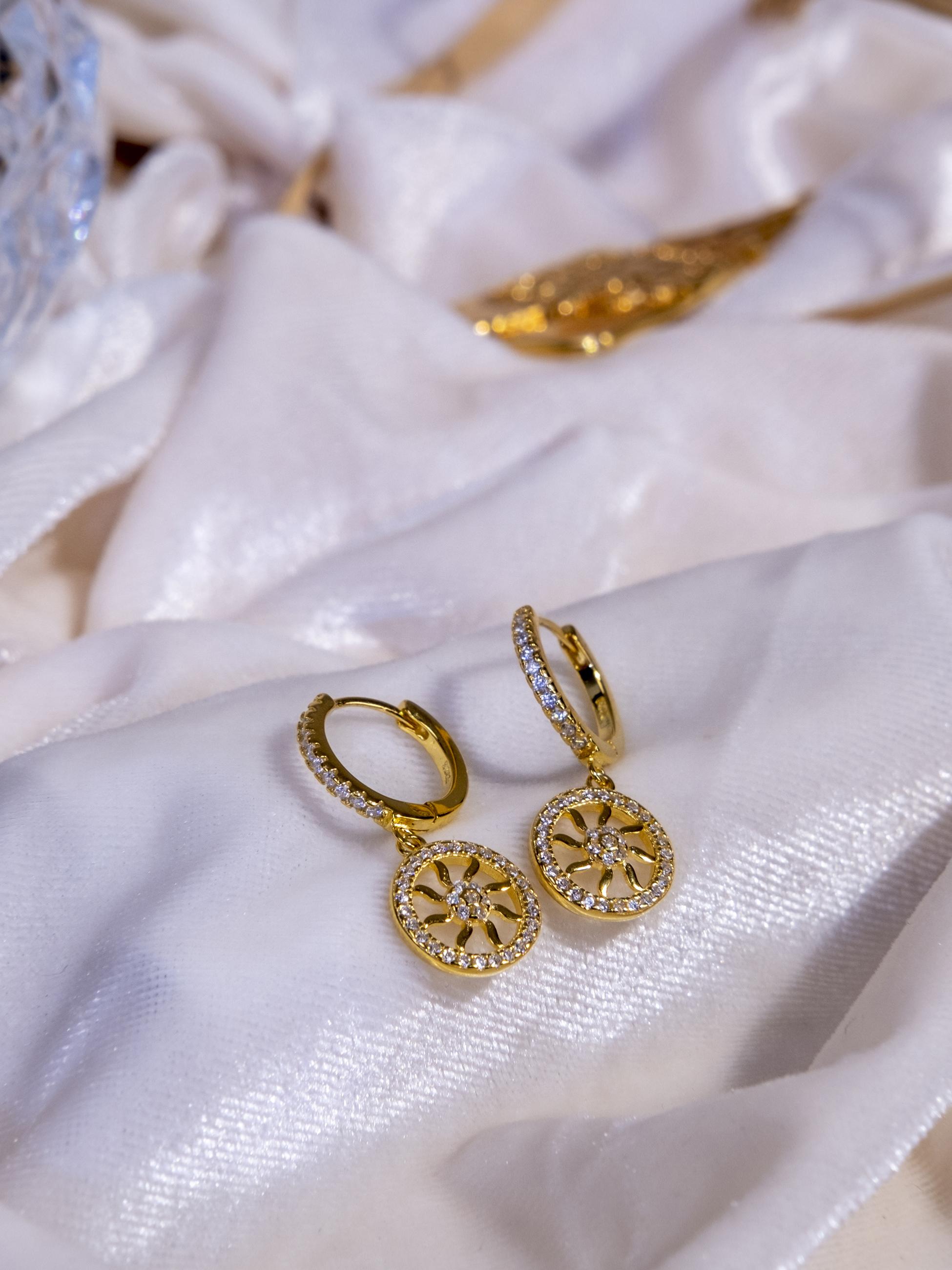 Kimolos-Sun 925 Ayar Gümüş Gold Renk Zirkon Taşlı Güneş Küpe-Küpe-1-Milagron.com