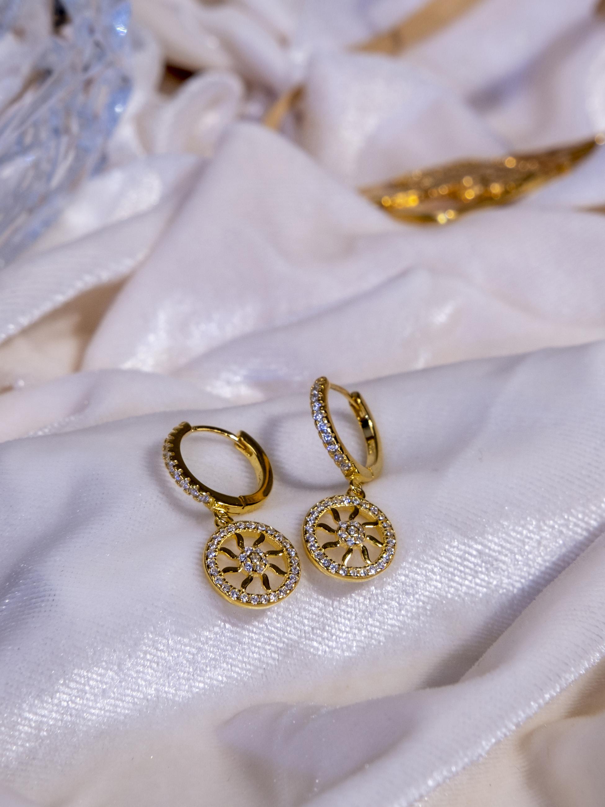 Kimolos-Sun 925 Ayar Gümüş Gold Renk Zirkon Taşlı Güneş Küpe-Küpe-2-Milagron.com