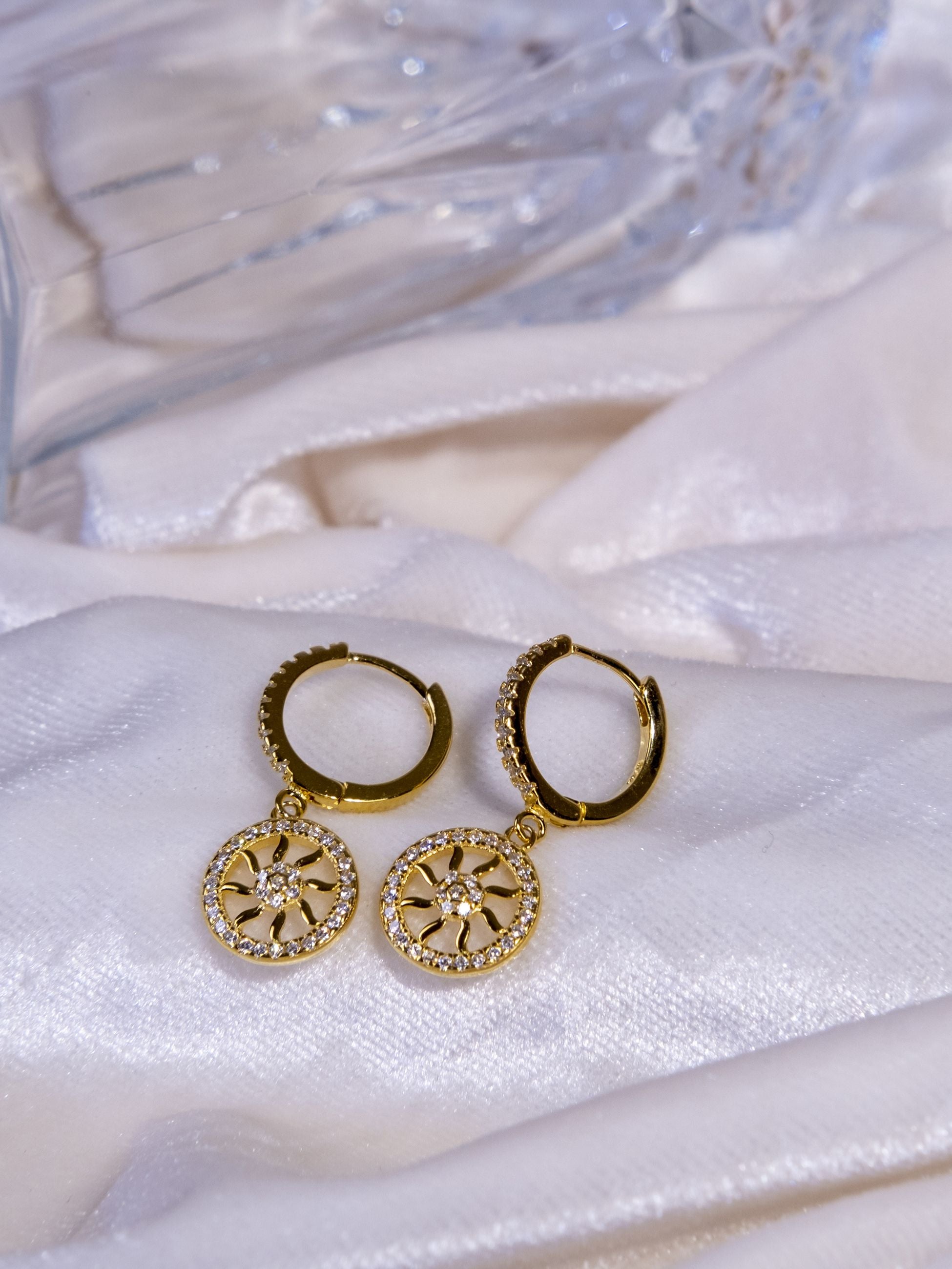 Kimolos-Sun 925 Ayar Gümüş Gold Renk Zirkon Taşlı Güneş Küpe-Küpe-3-Milagron.com