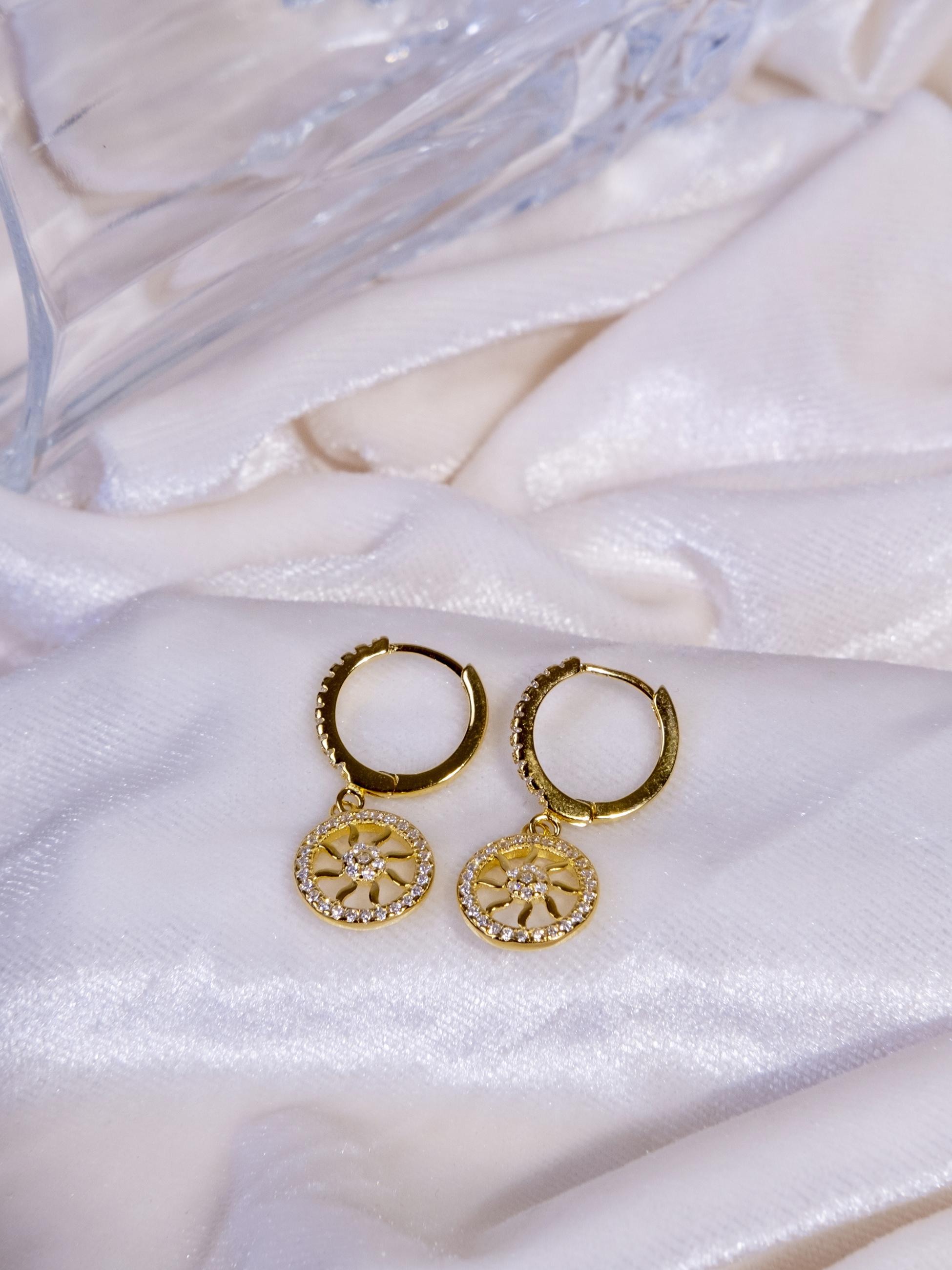 Kimolos-Sun 925 Ayar Gümüş Gold Renk Zirkon Taşlı Güneş Küpe-Küpe-4-Milagron.com