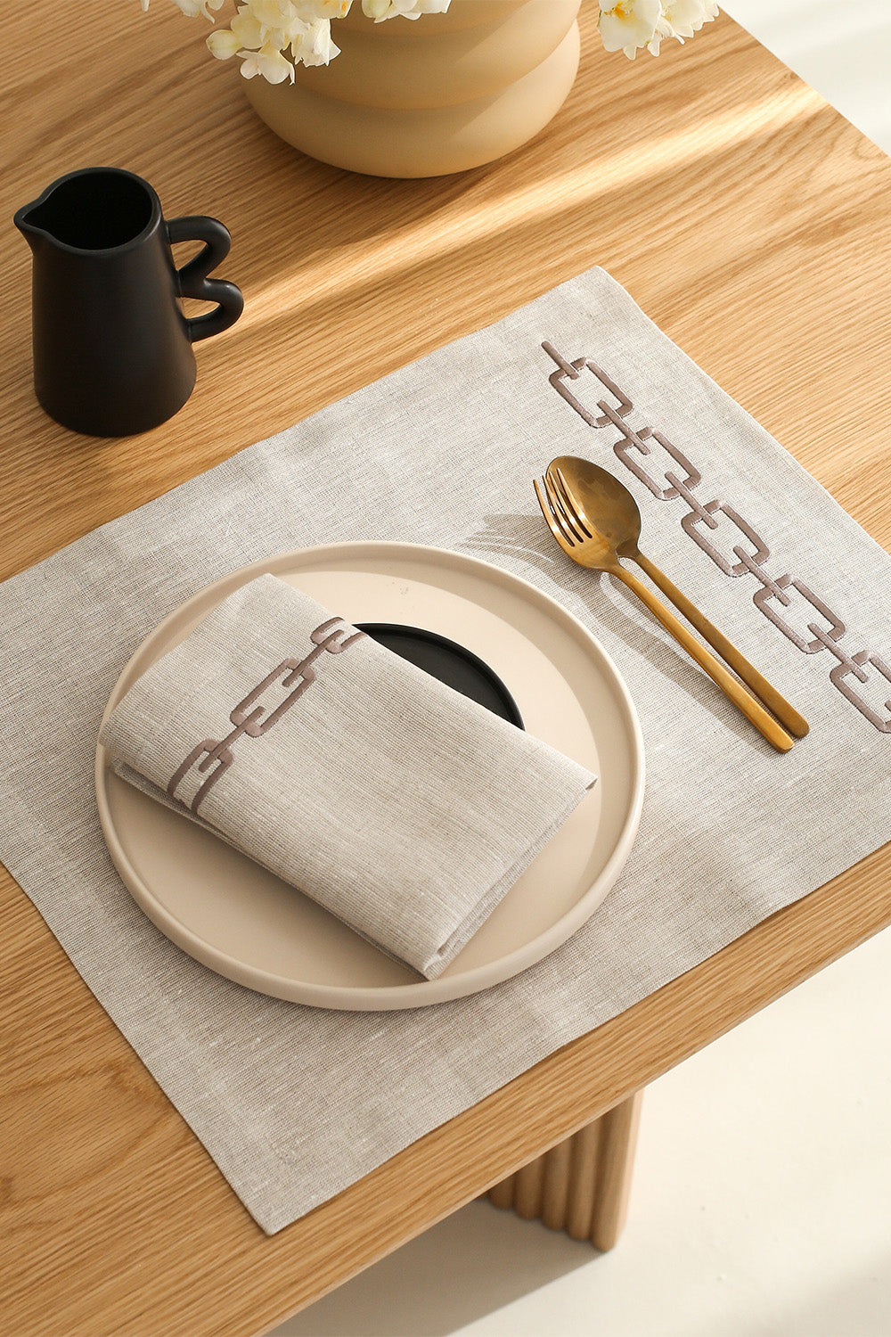 Km Home Collection-2’Li Set Zincir İşlemeli Taş Rengi Peçete-Sunum Aksesuarları-3-Milagron.com