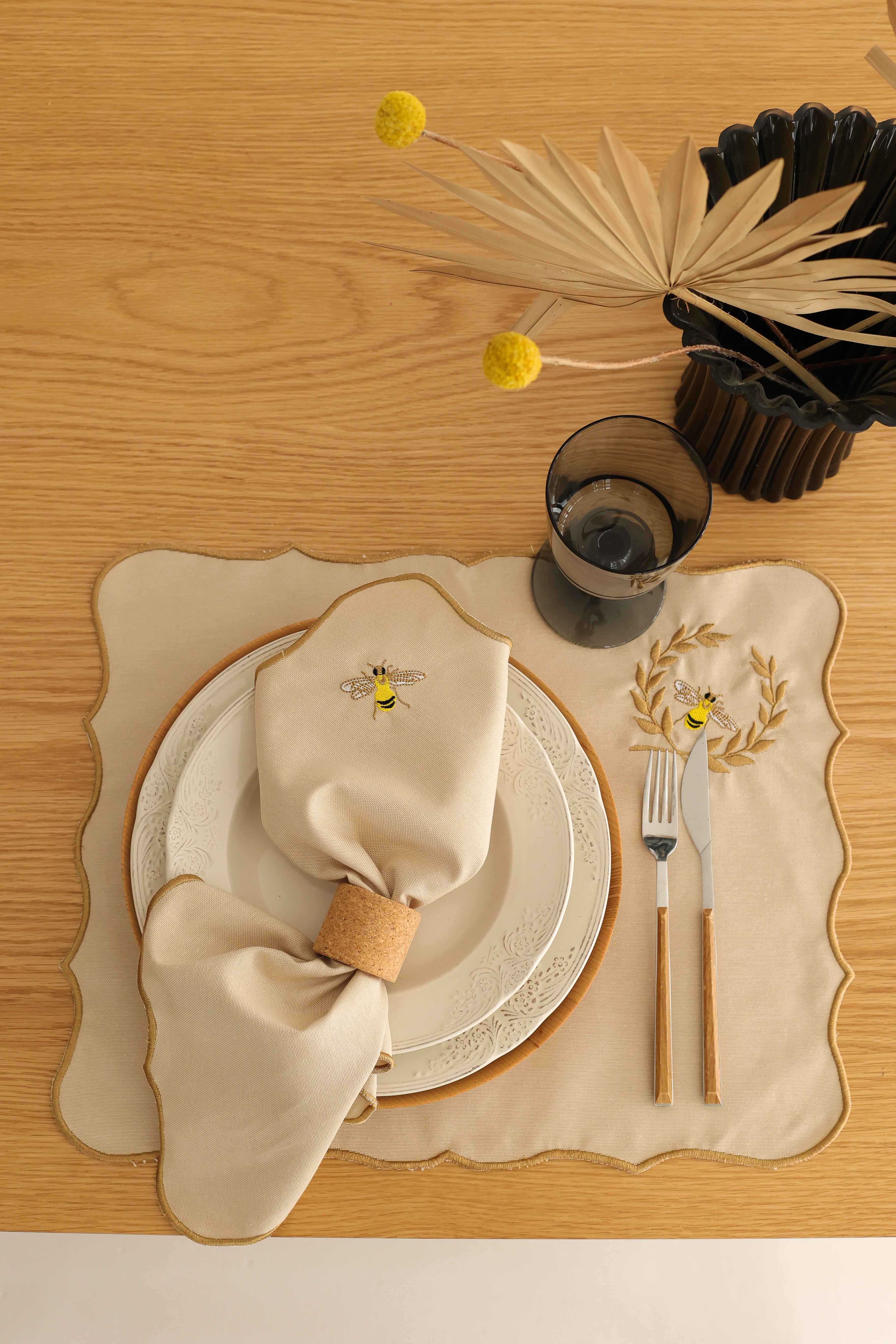 Km Home Collection-2'li Set Arı İşlemeli Pamuk Peçete-Sunum Aksesuarları-1-Milagron.com