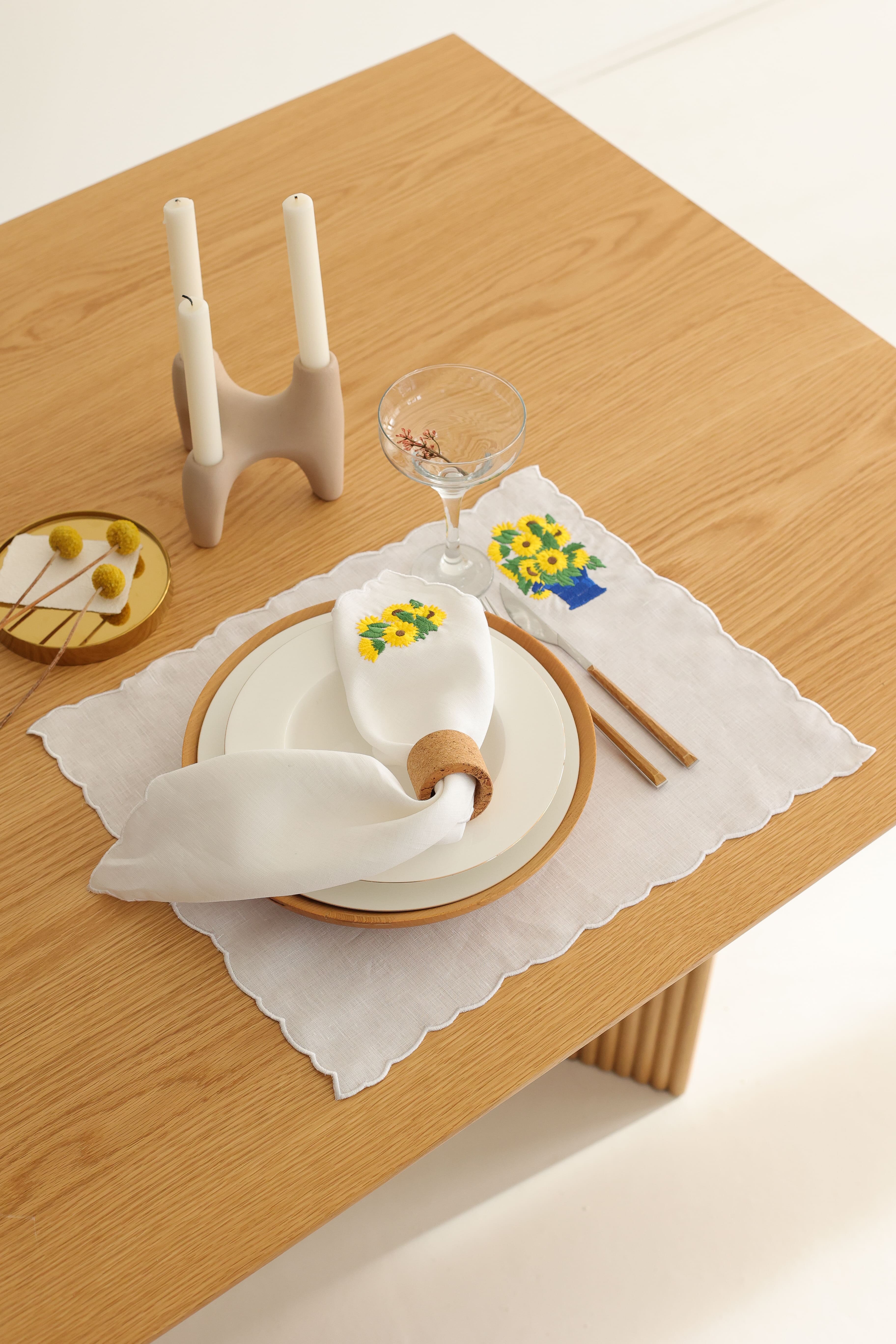 Km Home Collection-2'li Set Ayçiçek İşlemeli Keten Peçete-Sunum Aksesuarları-5-Milagron.com