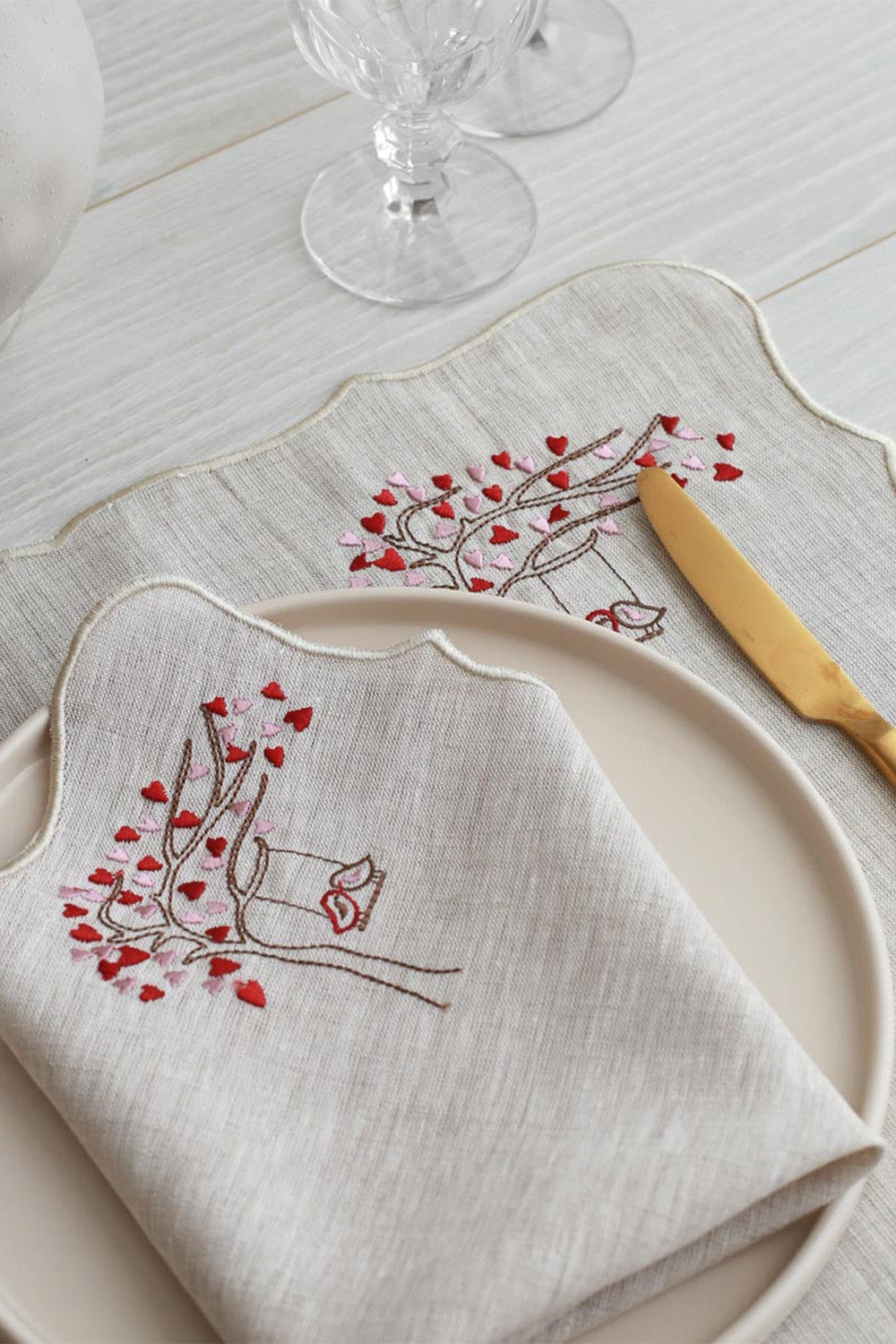 Km Home Collection-2'li Set Lovebirds İşlemeli Keten Amerikan Servis-Sunum Aksesuarları-2-Milagron.com