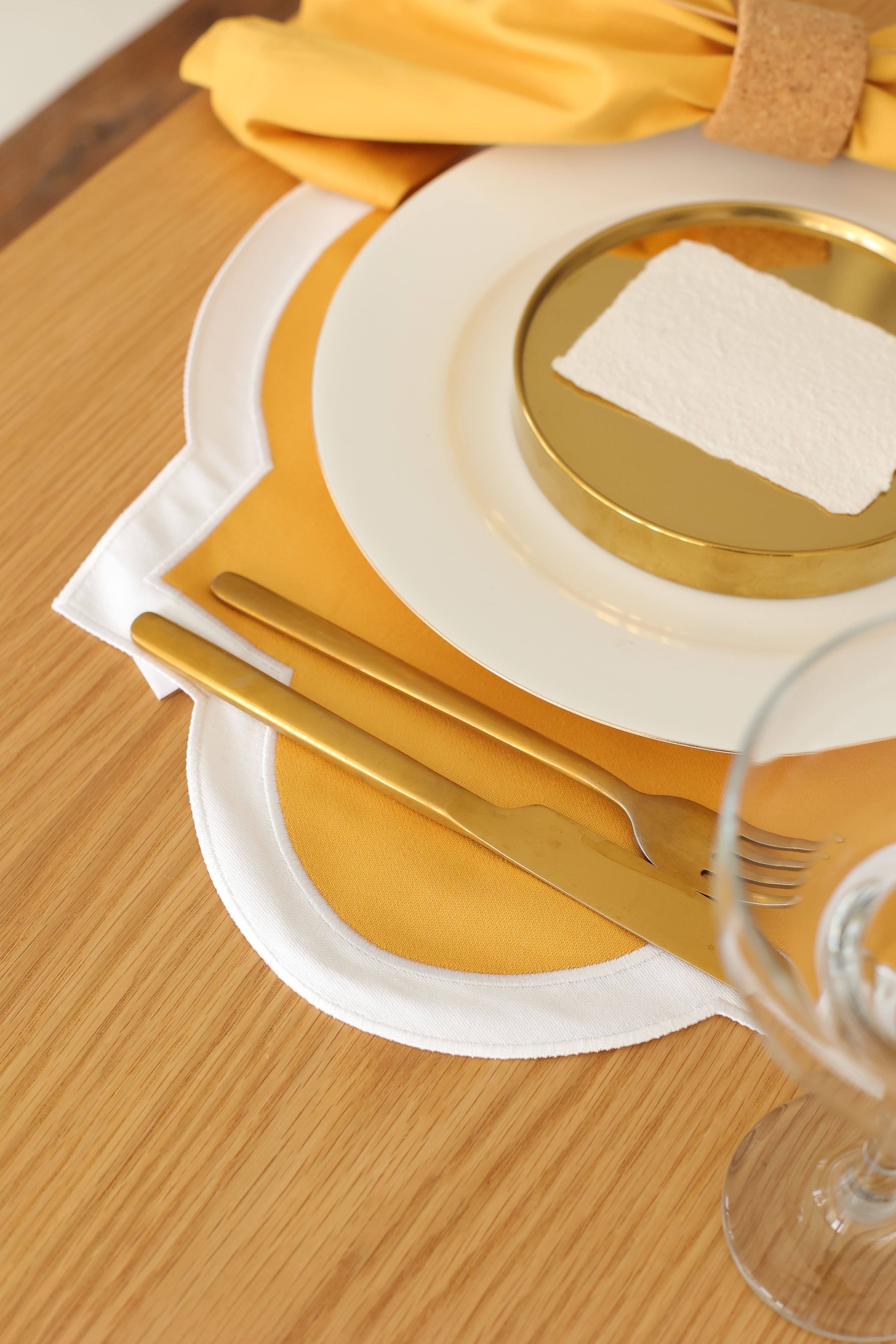 Km Home Collection-2'li Set Sarı Geometrik Amerikan Servis-Sunum Aksesuarları-4-Milagron.com