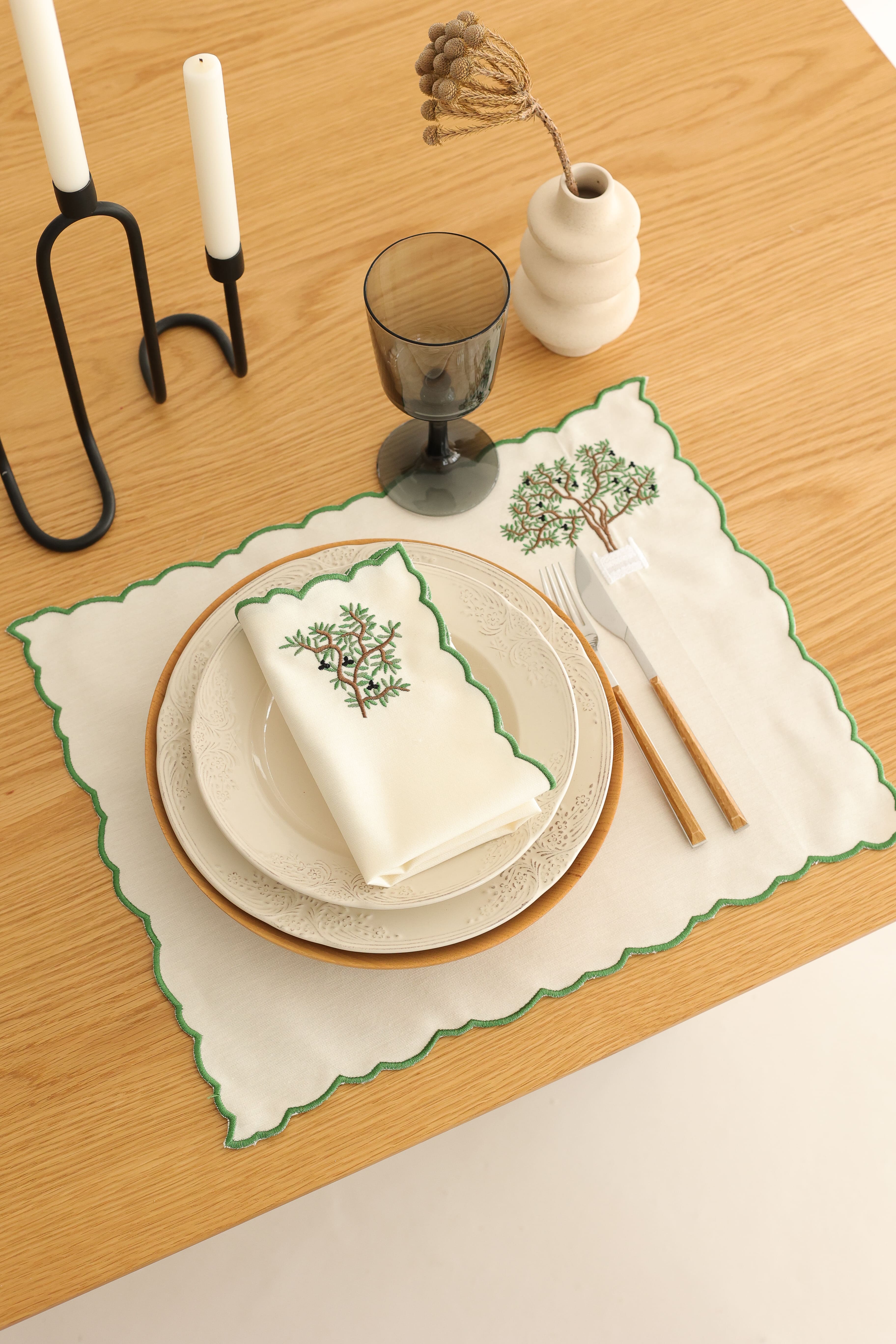 Km Home Collection-2'li Set Zeytin Ağacı İşlemeli Amerikan Servis-Sunum Aksesuarları-2-Milagron.com